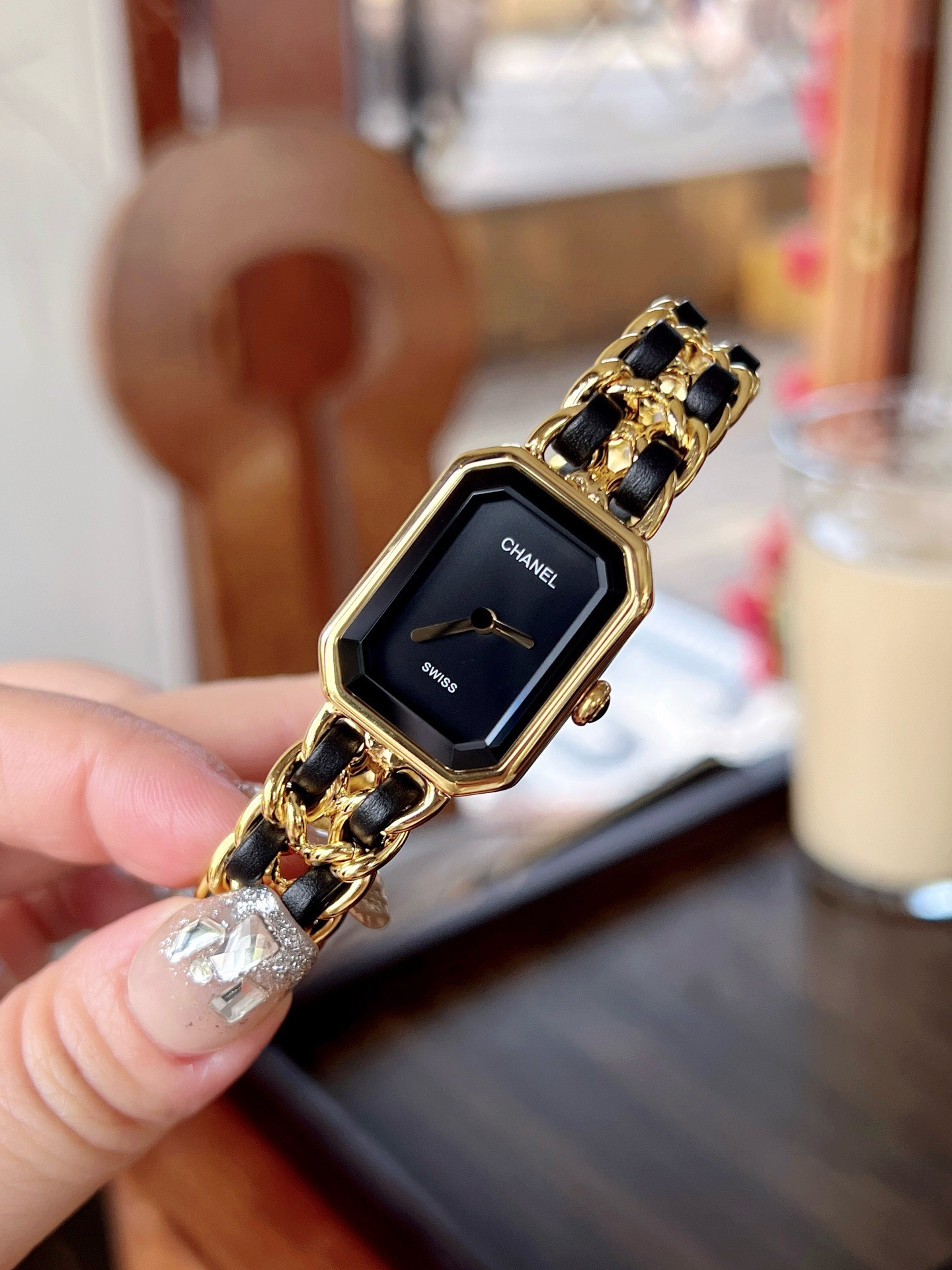 Bagsaaa Ch**el Première Édition Originale Watch Gold