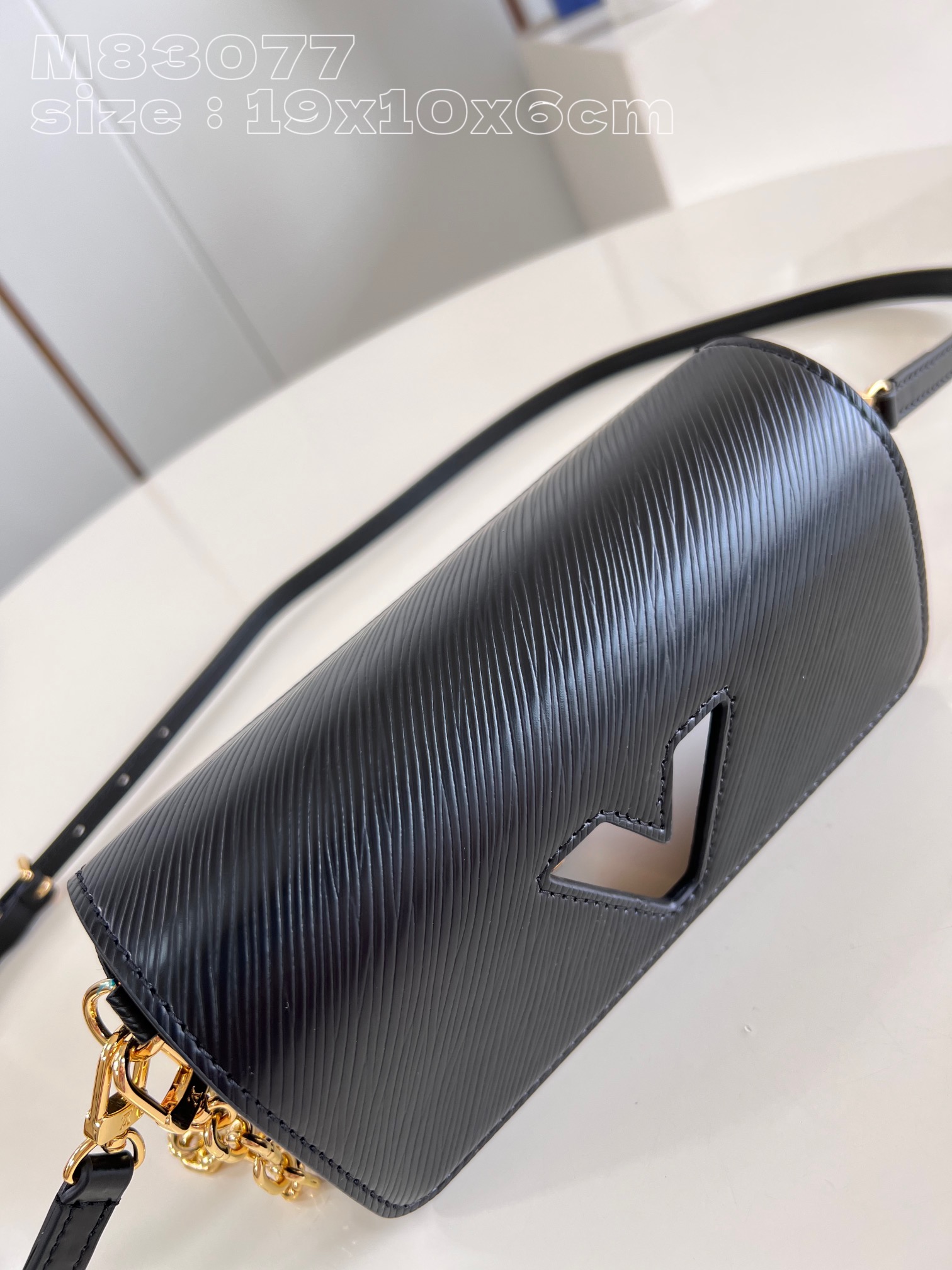 Bagsaaa L0vis Vvtt0n M83077 Twist West Pochette Bag Black - 19 x 10.5 x 6.5 cm