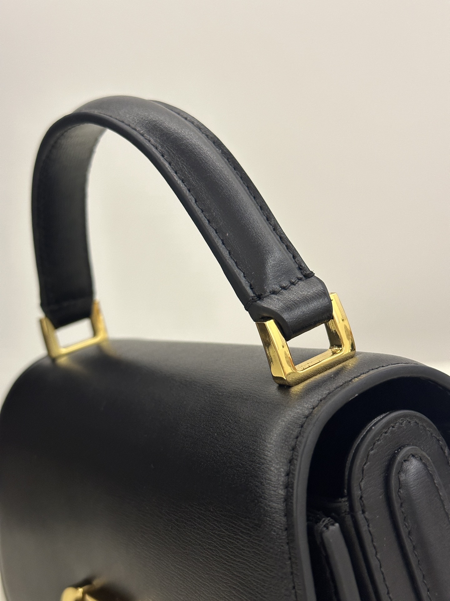 Bagsaaa D10r Small 30 Montaigne Avenue Top Handle Bag Black Ribbed Calfskin - 19 x 9 x 8 cm