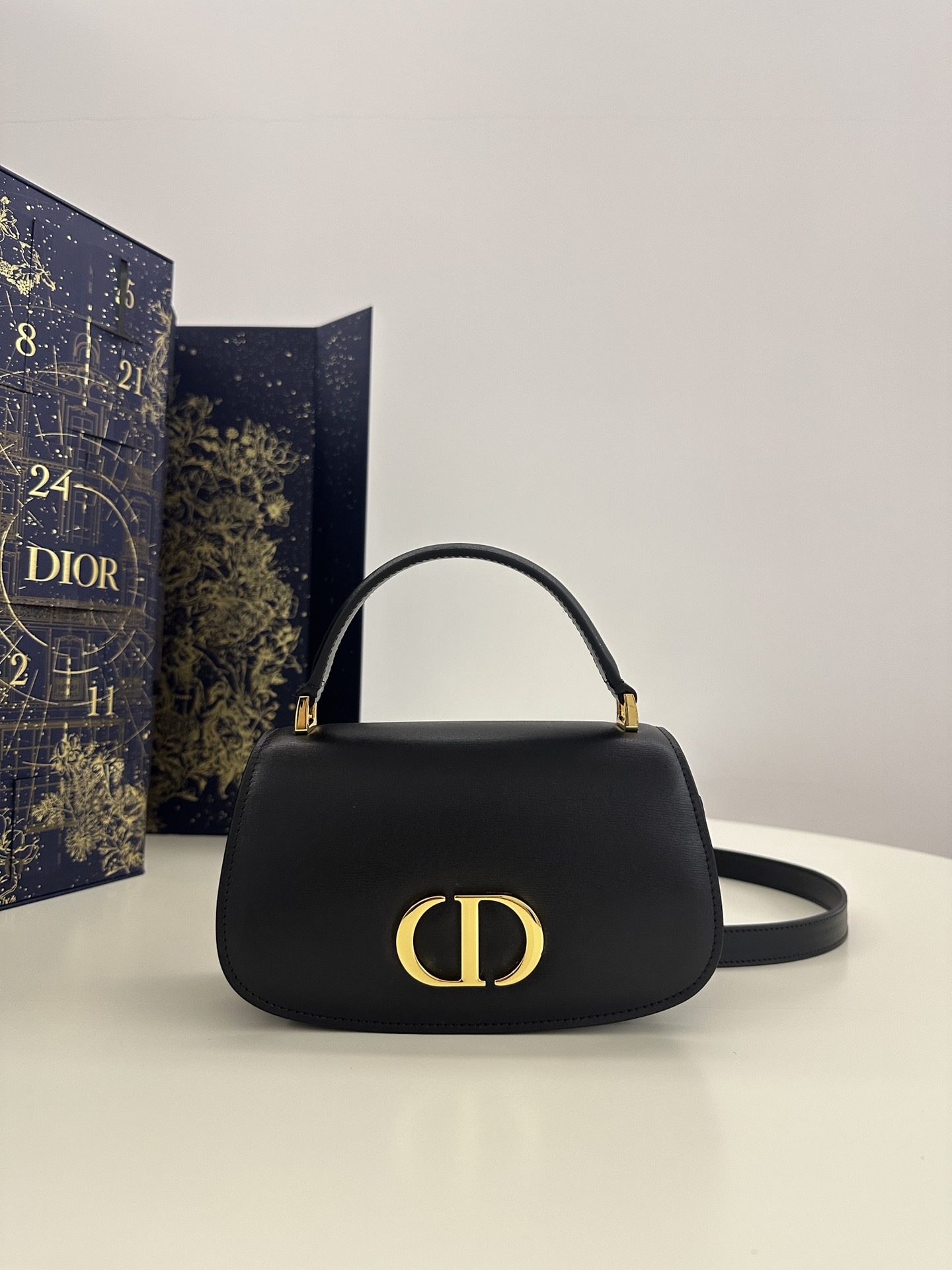Bagsaaa D10r Small 30 Montaigne Avenue Top Handle Bag Black Ribbed Calfskin - 19 x 9 x 8 cm
