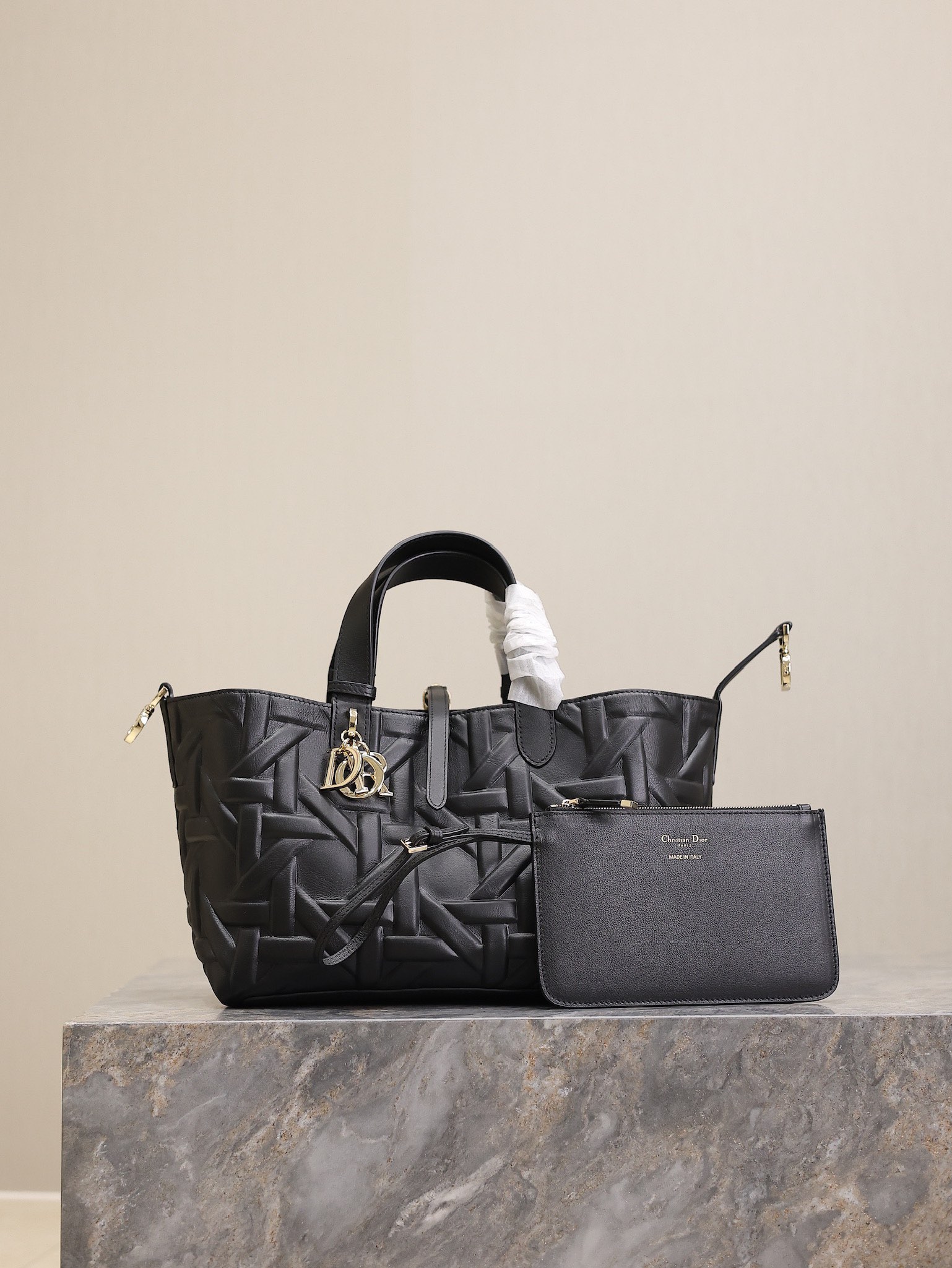 Bagsaaa Medium D10r Toujours Bag Black Graphic Cannage Calfskin - 28.5 x 21.5 x 17 cm