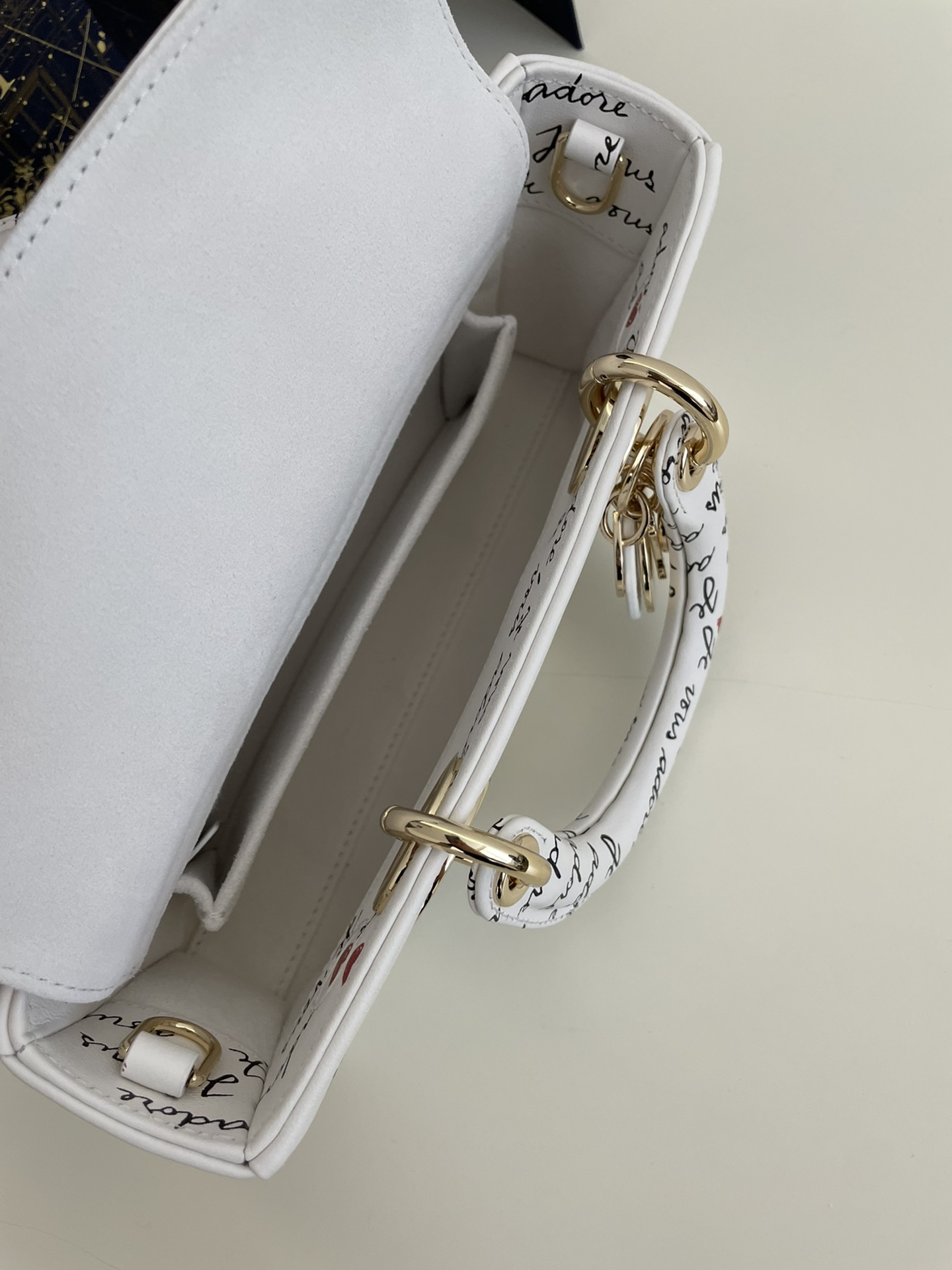Bagsaaa D10ramour Small Lady D-Joy Bag White Calfskin with Black and Red Je Vous Adore Print - 22 x 12 x 6 cm