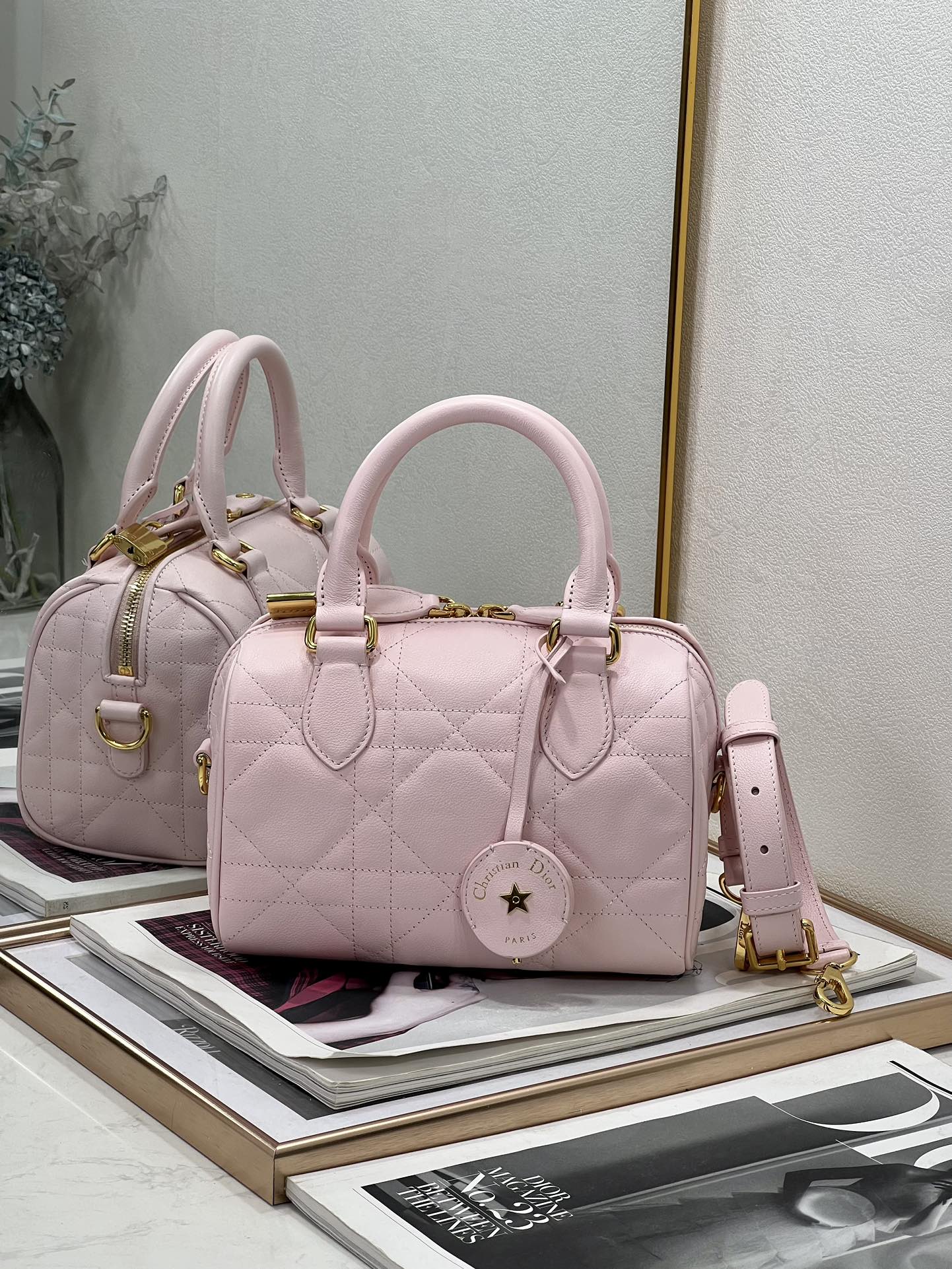 Bagsaaa D10r Groove 20 Bag Pale Pink Macrocannage Calfskin - 20.5 x 13.5 x 12 cm