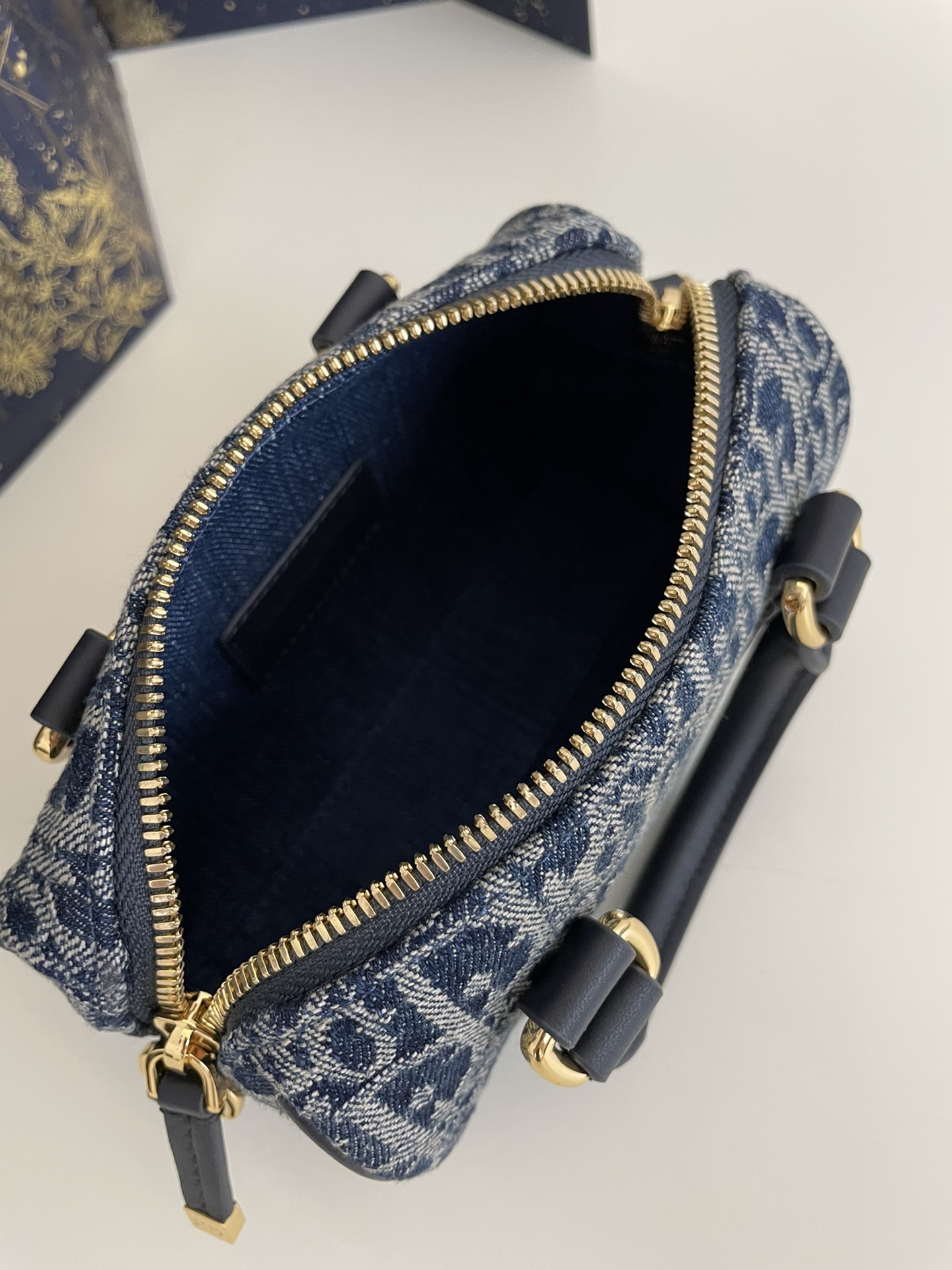 Bagsaaa D10r Groove 16 Mini Bag Blue Denim D10r Oblique Jacquard - 16 x 11 x 8 cm