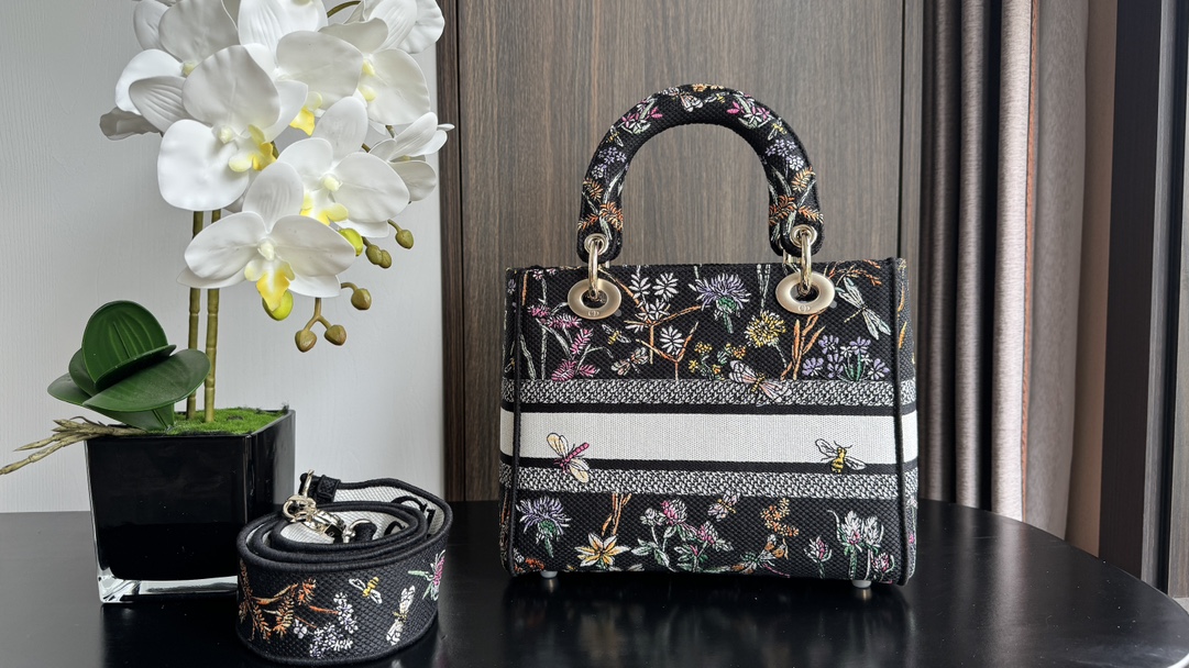 Bagsaaa D10r Medium Lady D-Lite Bag Black Multicolor D10r Herbarium Embroidery - 24 x 21 x 12 cm
