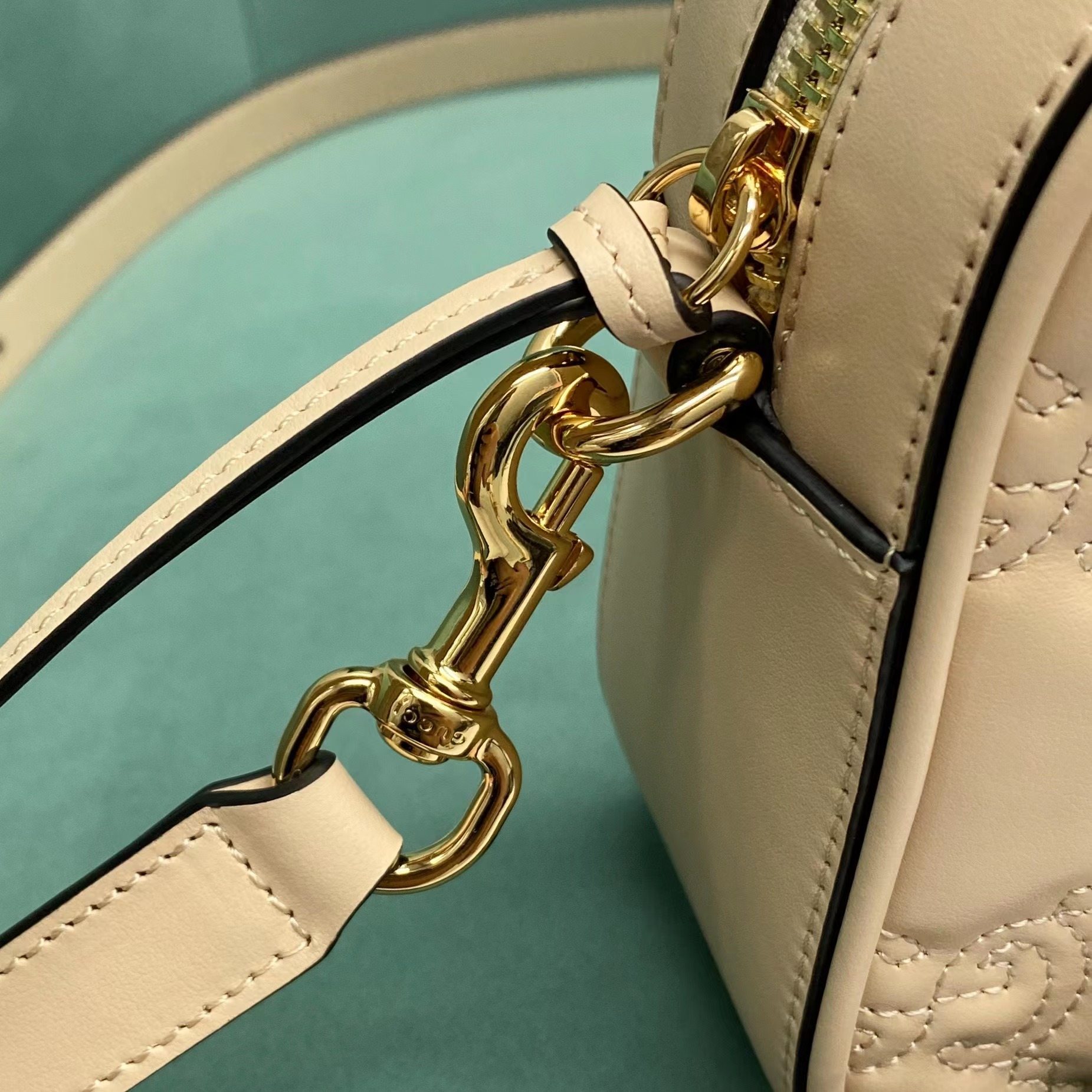 Bagsaaa GG Matelassé Small Shoulder Bag ‎702234 Beige - 21.5 x 17 x 7.5 cm