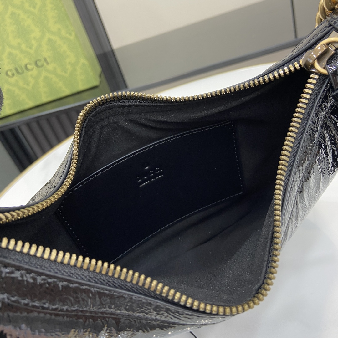 Bagsaaa Gvc*1 GG Marmont small shoulder bag 777263 black patent - 17 x 26 x 4 cm