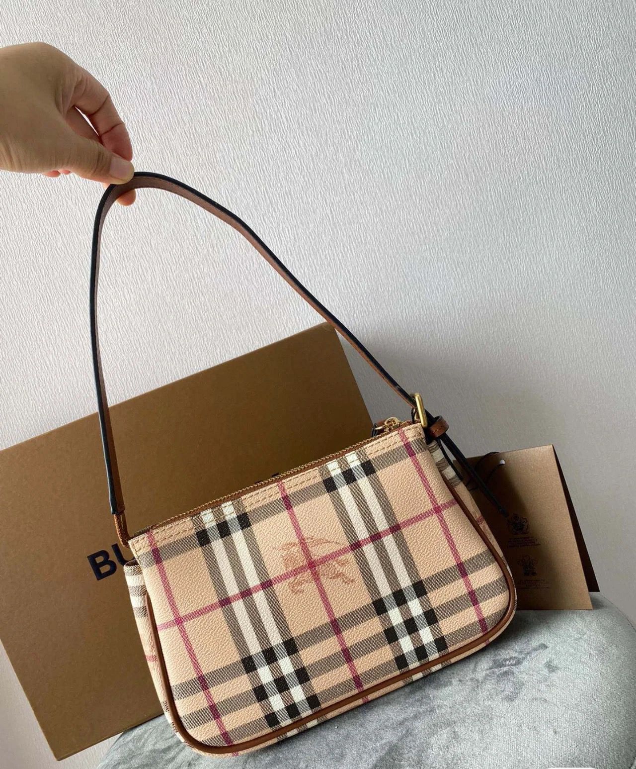 Bagsaaa Bv*b*rry Haymarket Check Shoulder Bag - 21x14x5 cm