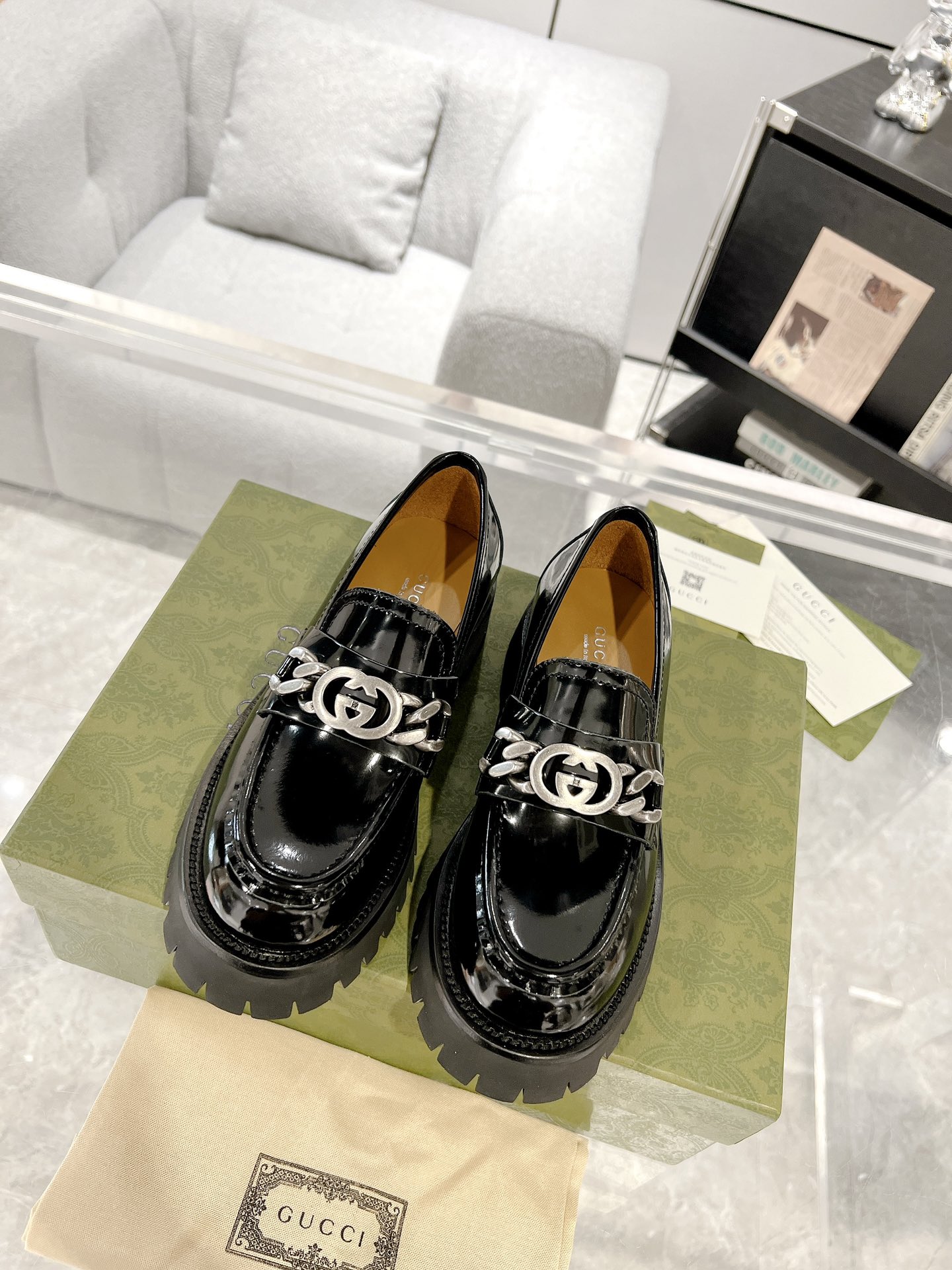 Bagsaaa Gvc*1 Black Interlocking G-chain leather loafers