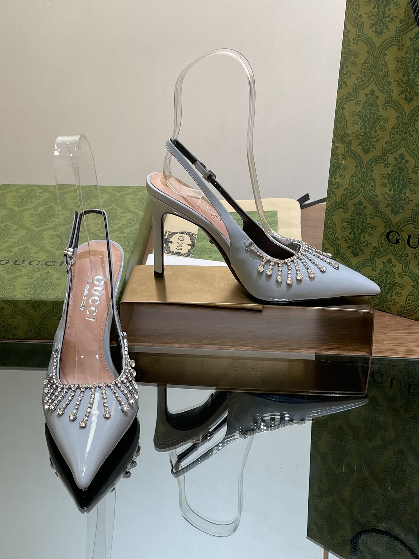 Bagsaaa Gvc*1 Women's pump with crystal chain ‎805306 gray - 10.5cm