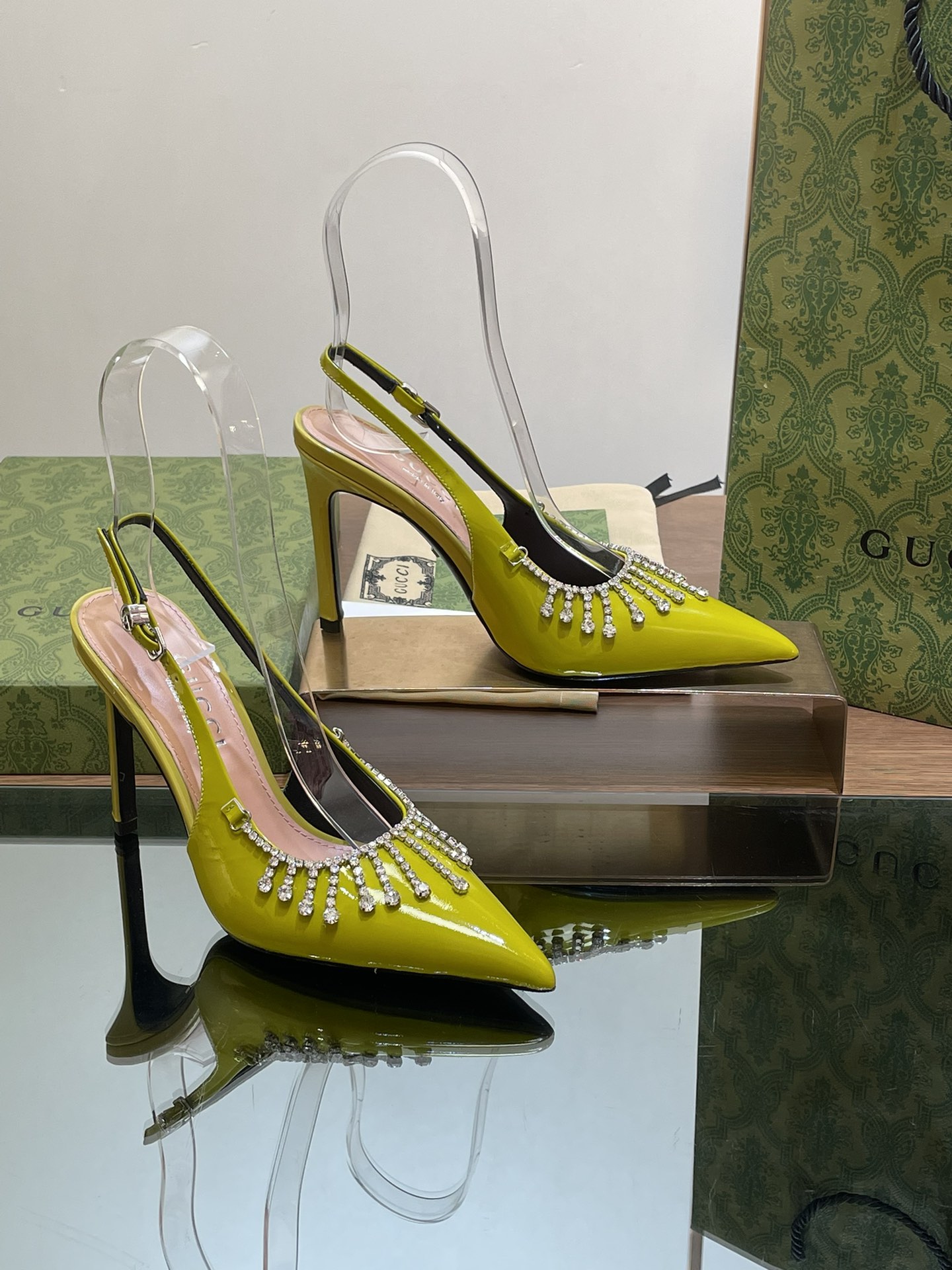 Bagsaaa Gvc*1 Women's pump with crystal chain ‎805306 olive green - 10.5cm