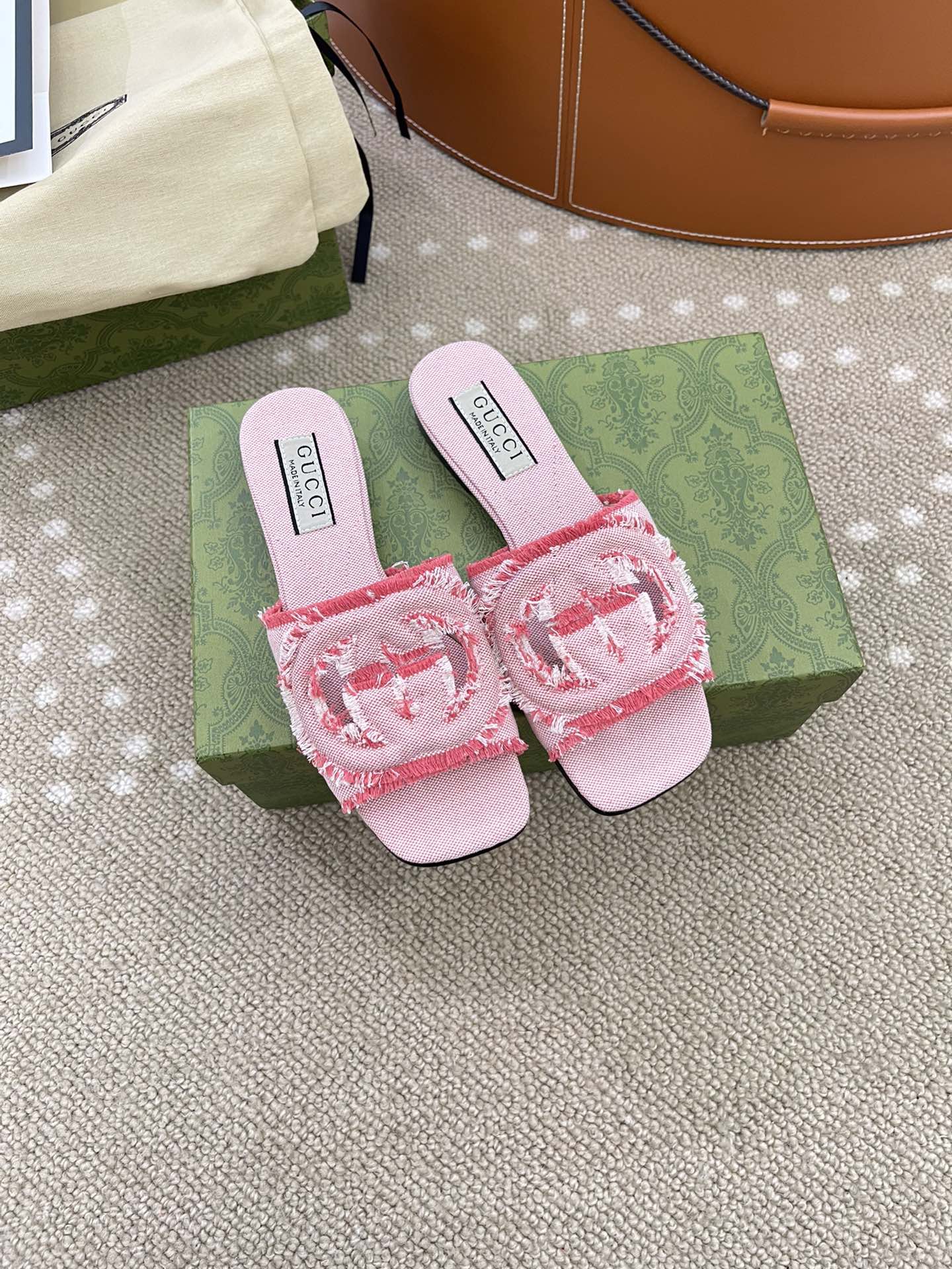 Bagsaaa Gvc*1 Women's Interlocking G slide sandal in fuchsia canvas 782412