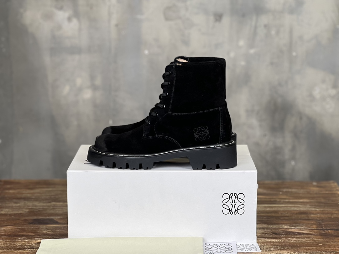 Bagsaaa L0ew* Sierra combat boot in suede Black