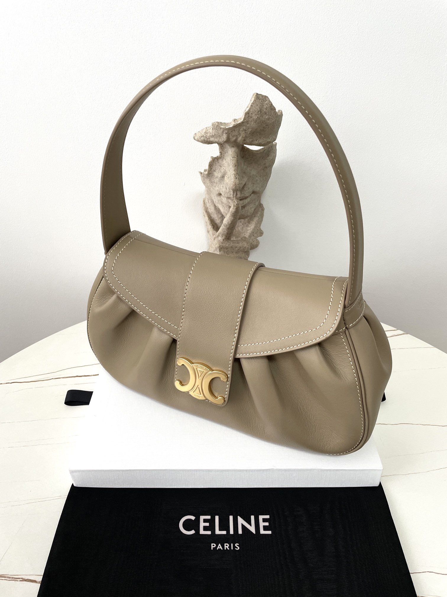 Bagsaaa Ce1i*e Medium Polly Bag I S*pple Calfskin Beige - 33 x 19 x 9 CM