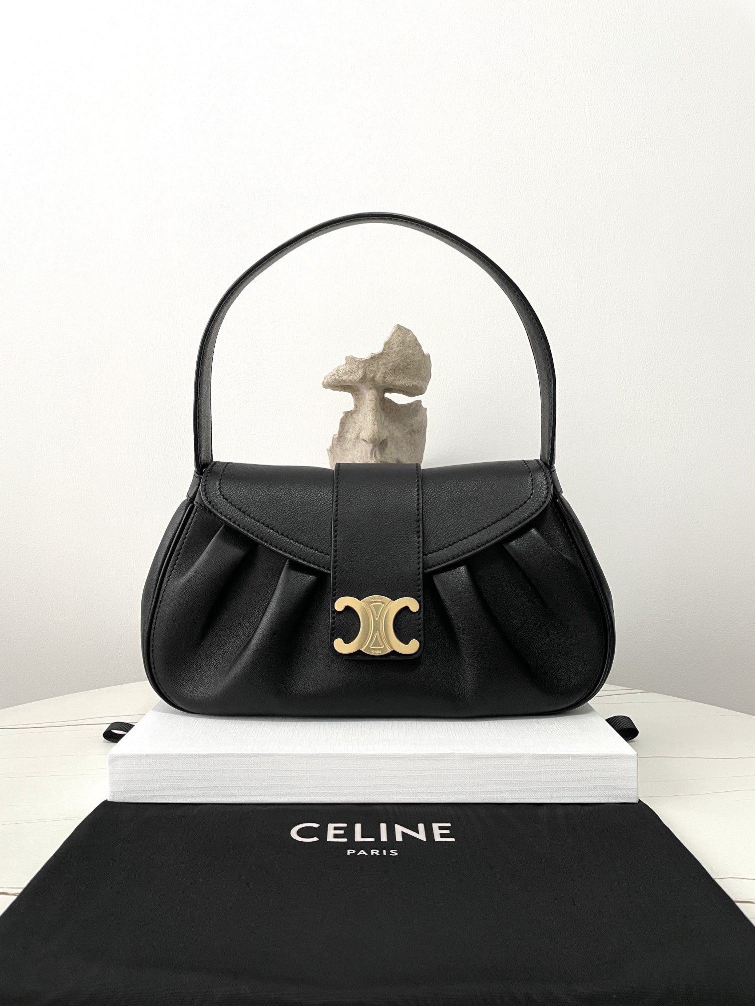 Bagsaaa Ce1i*e Medium Polly Bag I S*pple Calfskin Black - 33 x 19 x 9 CM