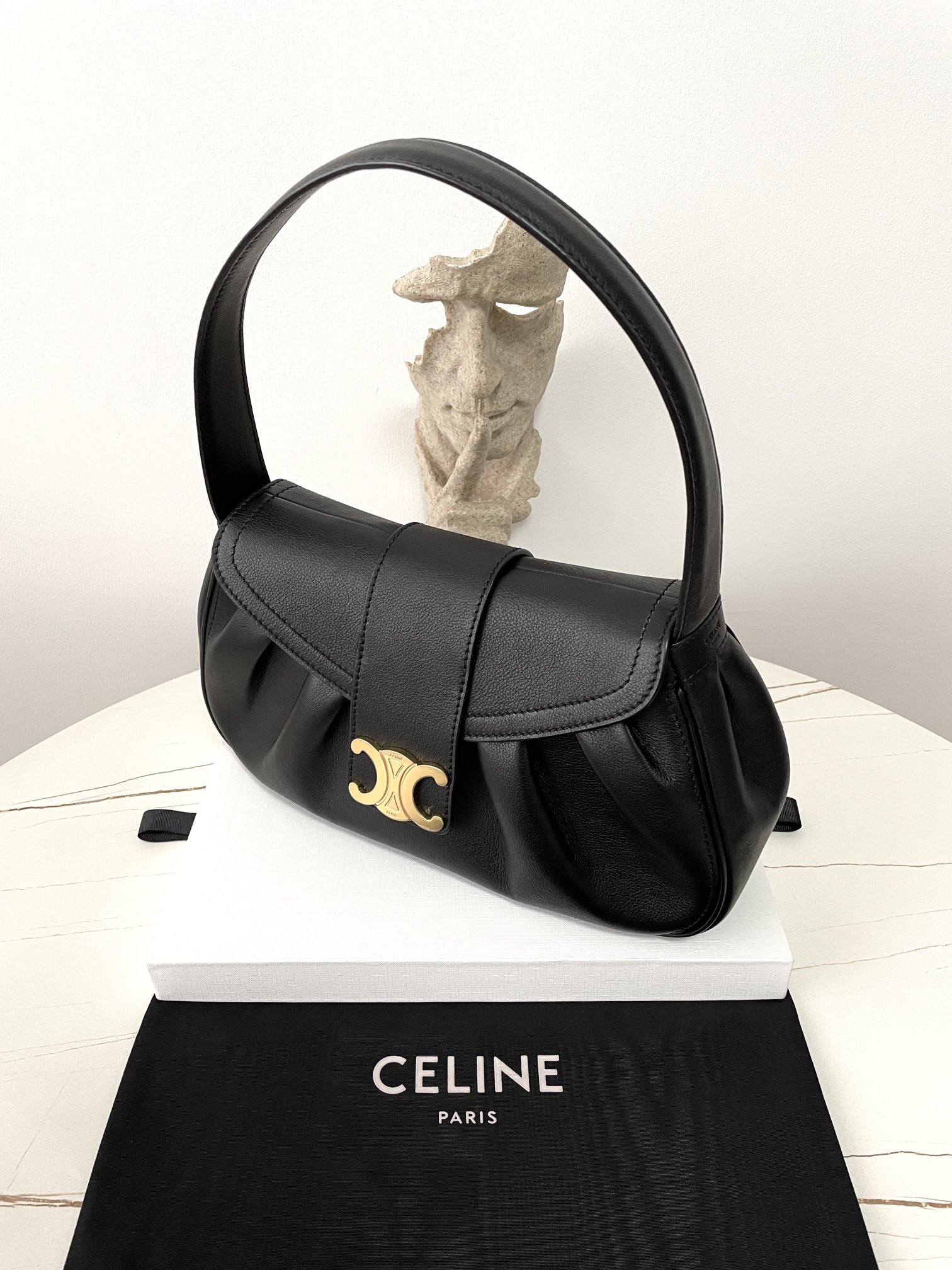 Bagsaaa Ce1i*e Medium Polly Bag I S*pple Calfskin Black - 33 x 19 x 9 CM