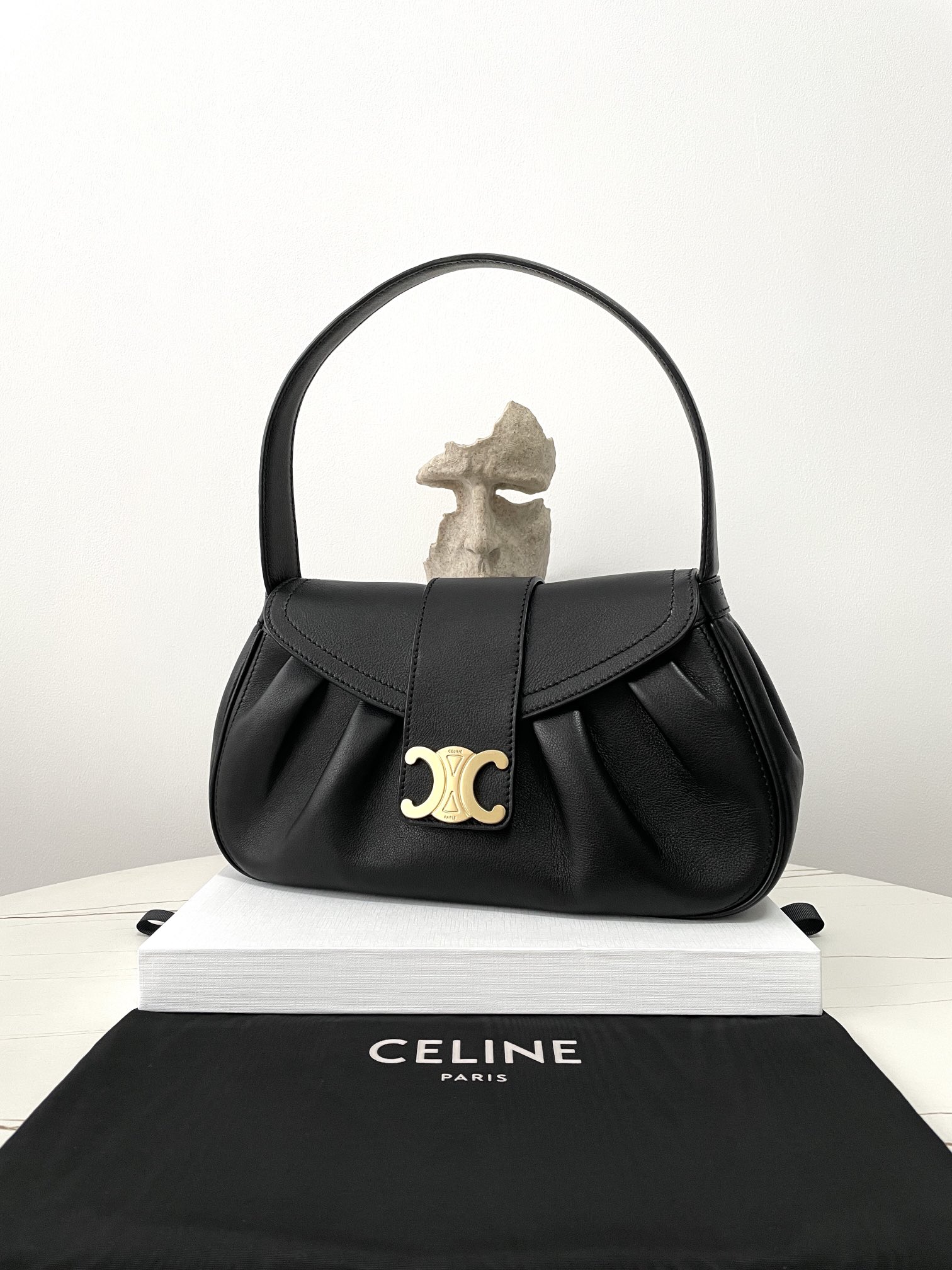 Bagsaaa Ce1i*e Medium Polly Bag I S*pple Calfskin Black - 33 x 19 x 9 CM