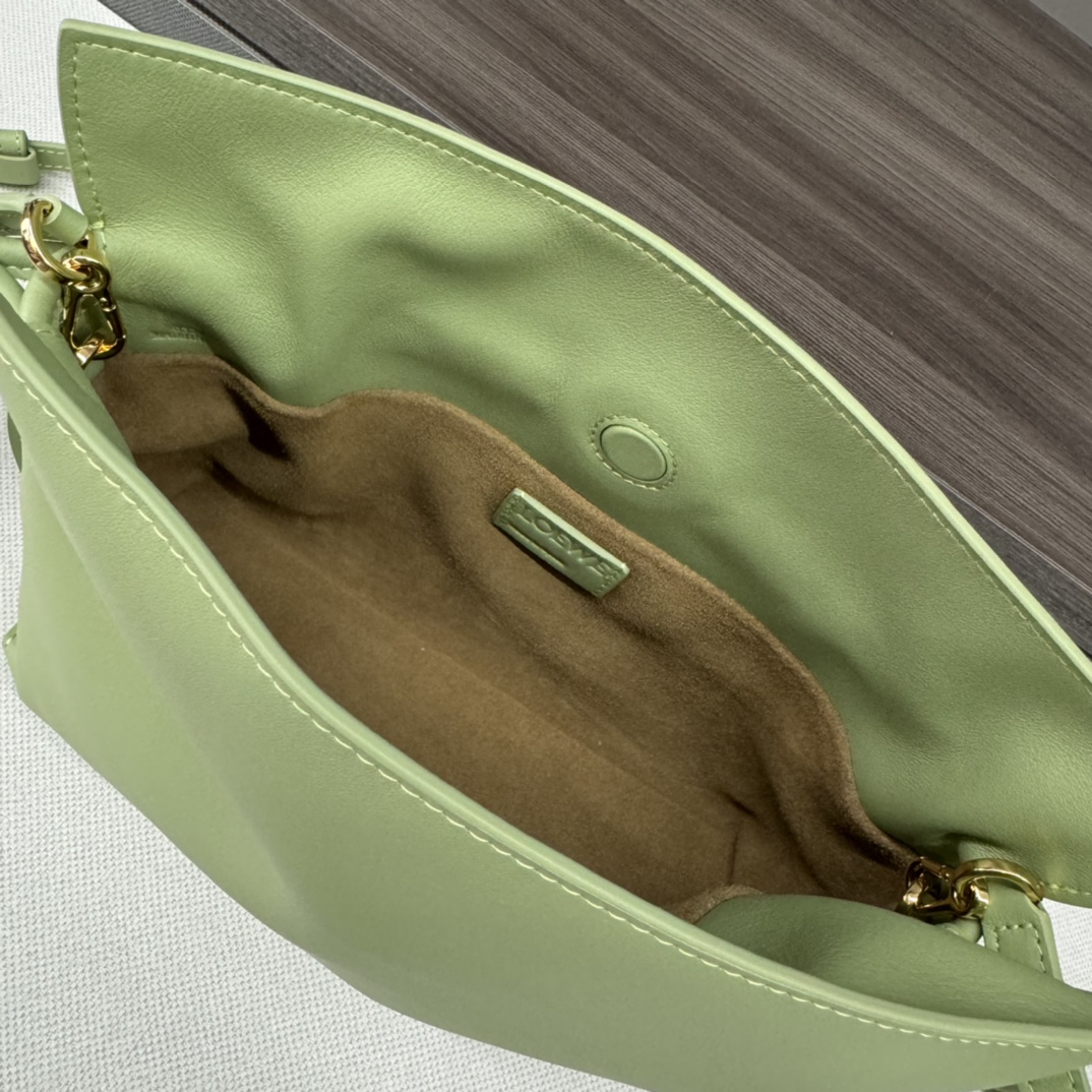 Bagsaaa L0ew* Mini Flamenco clutch in nappa calfskin light green - 23.9X18X9 cm