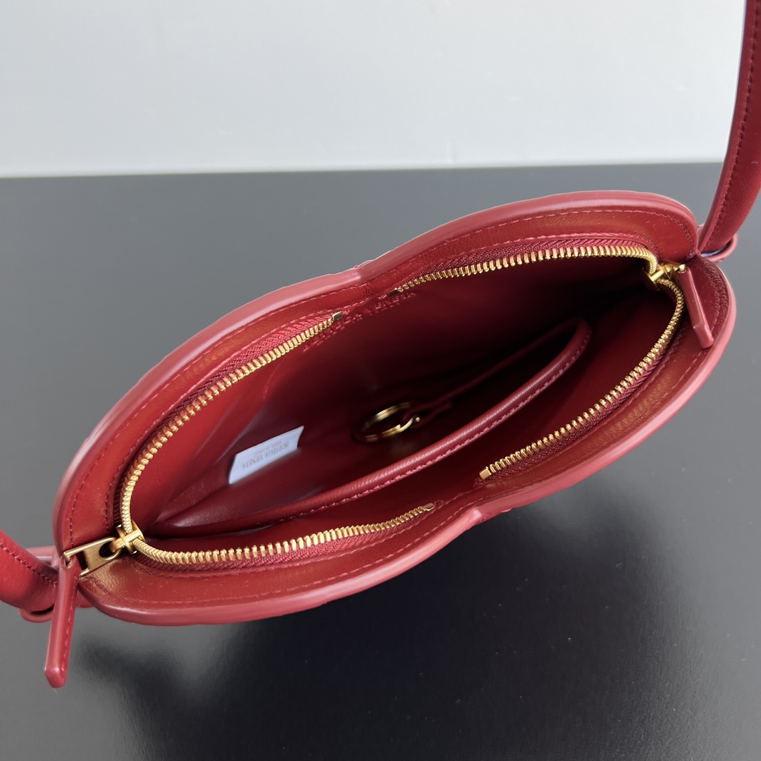 Bagsaaa B0tt*ga Ven*ta Mini Solstice Heart Red - 22x18x2 cm