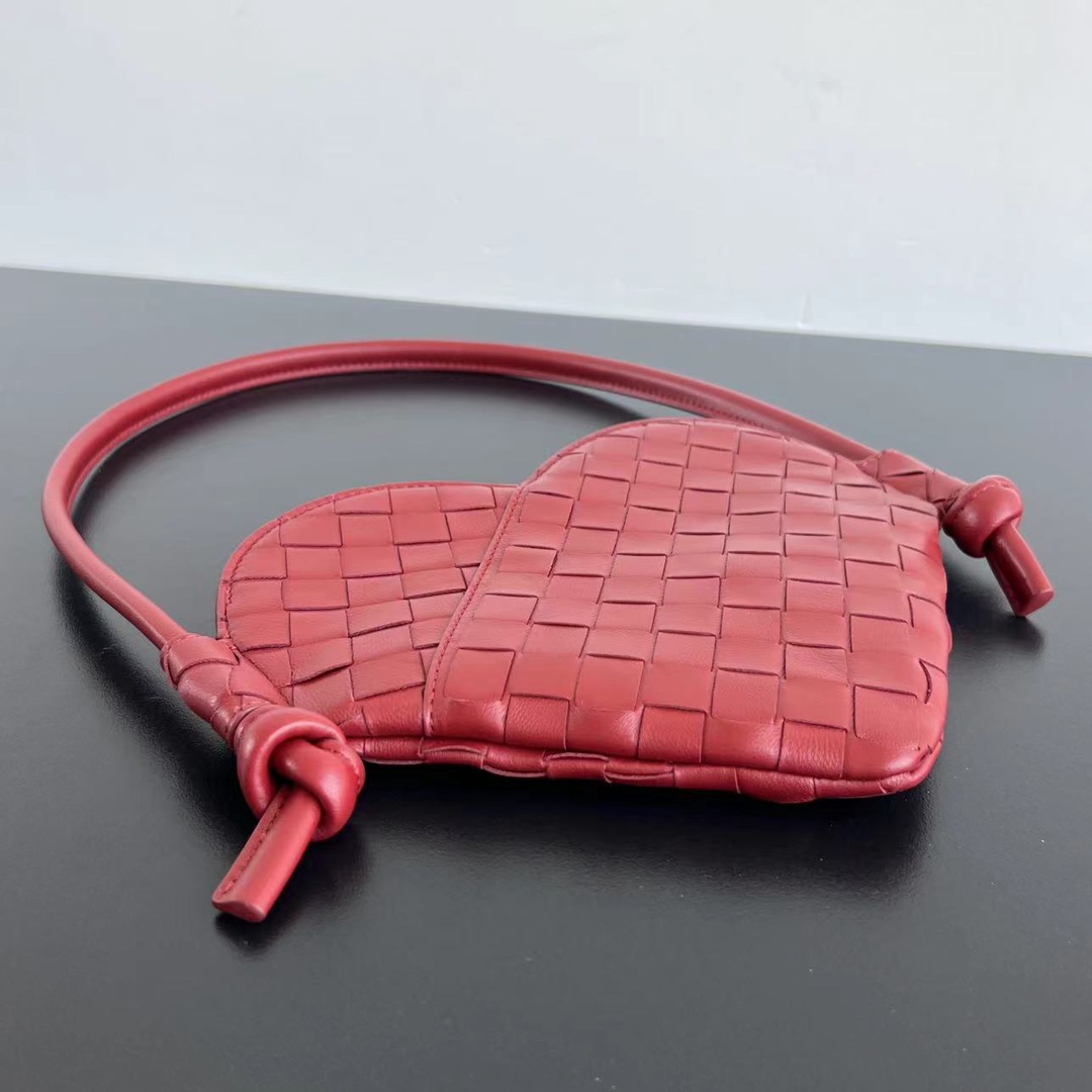 Bagsaaa B0tt*ga Ven*ta Mini Solstice Heart Red - 22x18x2 cm