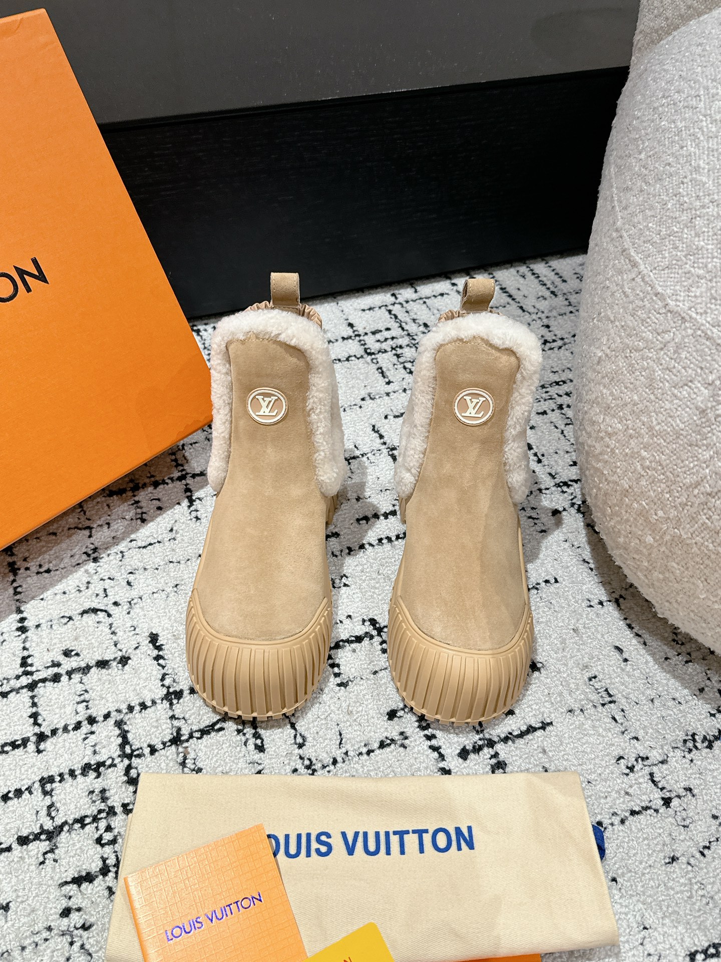 Bagsaaa L0vis Vvtt0n Ruby Flat Ankle Boot Beige Suede