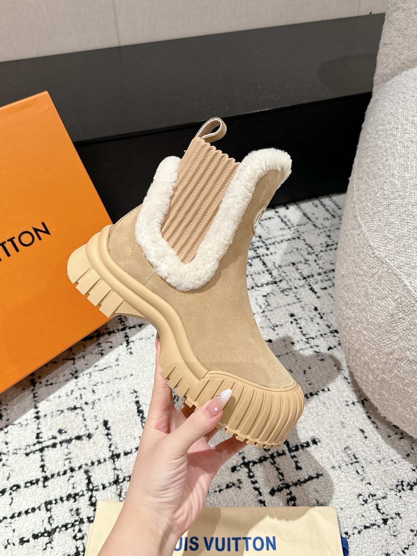 Bagsaaa L0vis Vvtt0n Ruby Flat Ankle Boot Beige Suede