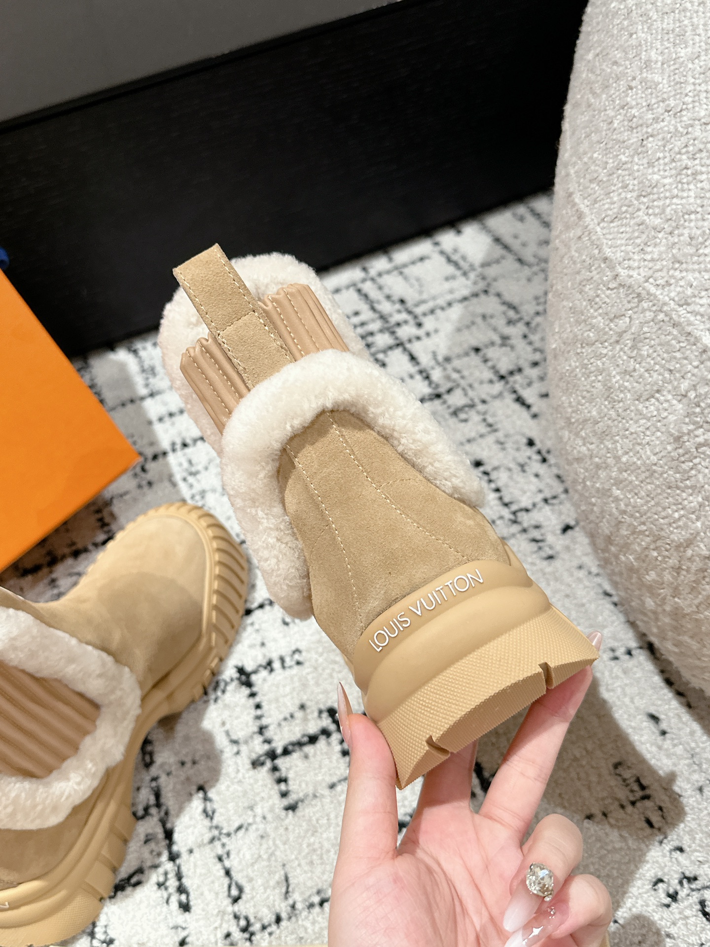 Bagsaaa L0vis Vvtt0n Ruby Flat Ankle Boot Beige Suede