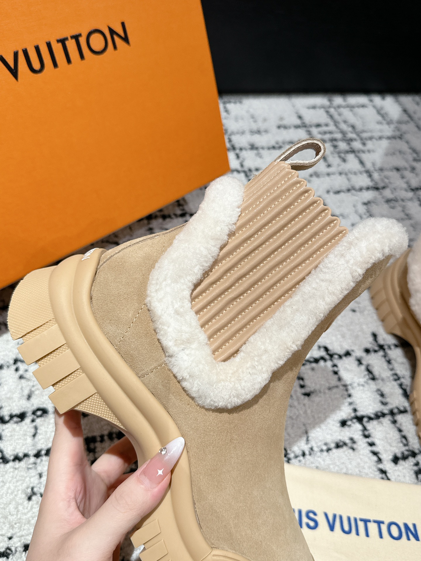 Bagsaaa L0vis Vvtt0n Ruby Flat Ankle Boot Beige Suede