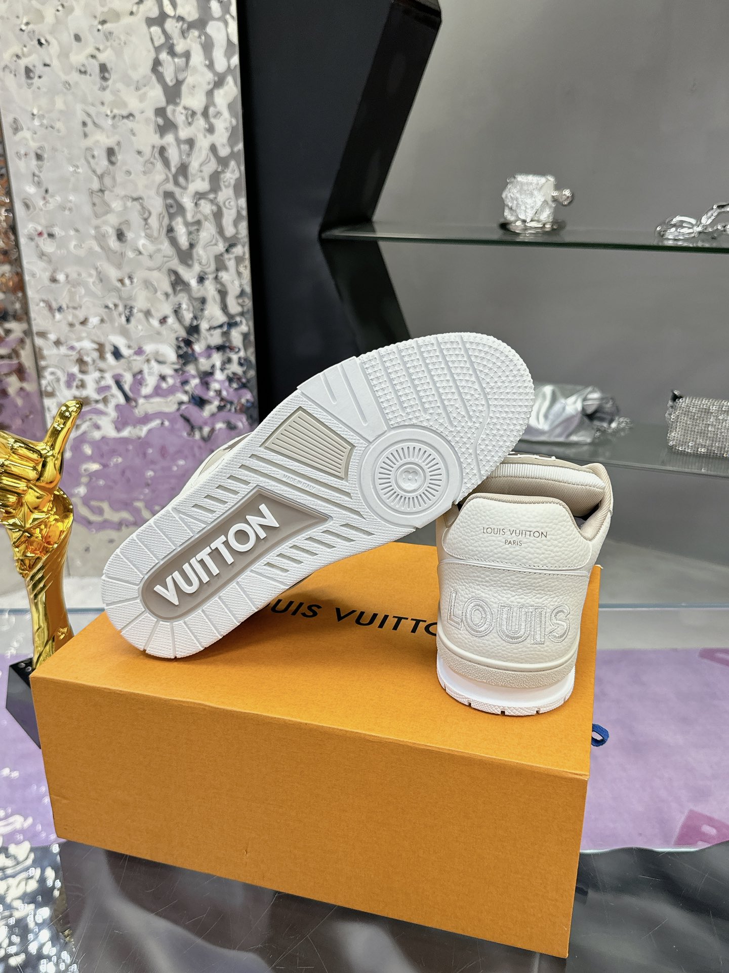 Bagsaaa LV Trainer Sneaker Beige