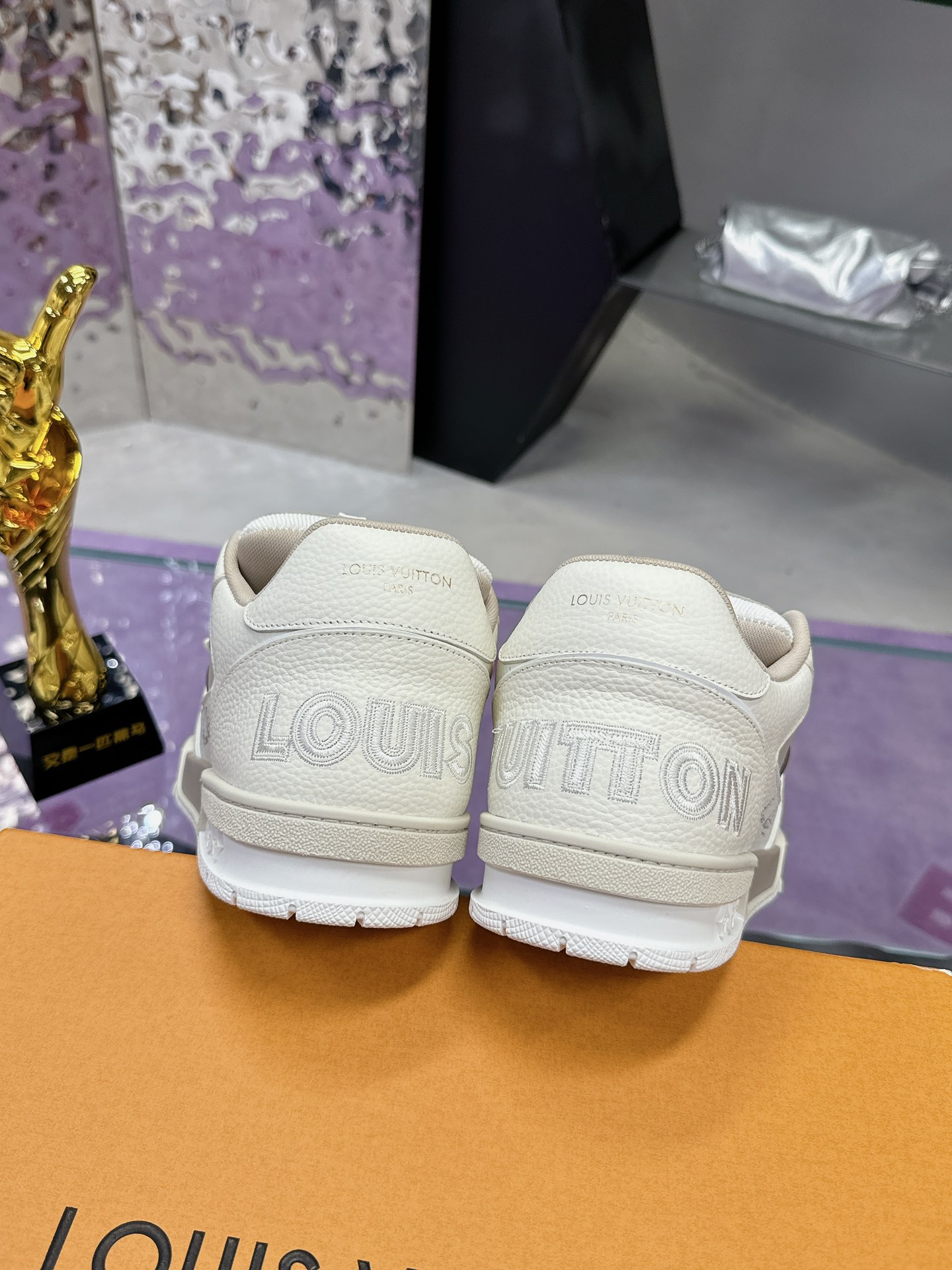Bagsaaa LV Trainer Sneaker Beige