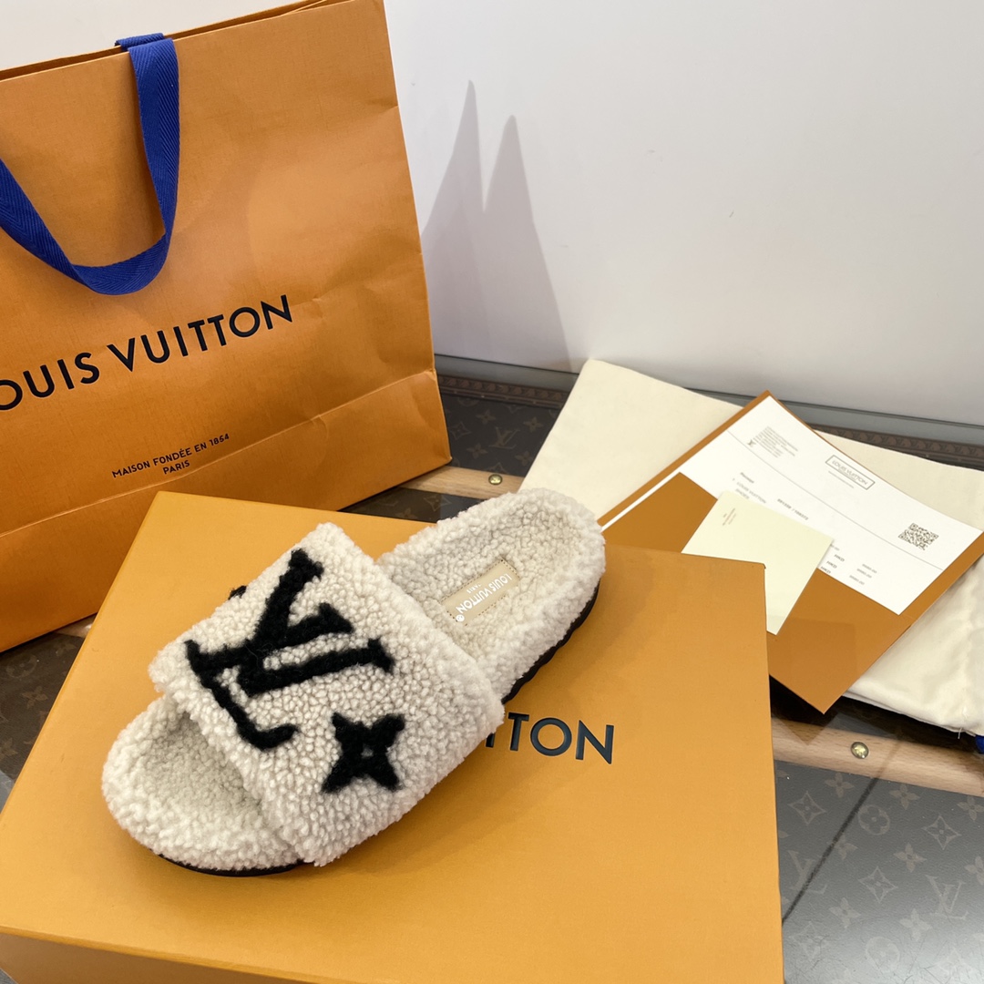Bagsaaa L0vis Vvtt0n Paseo Shearling Slippers Beige
