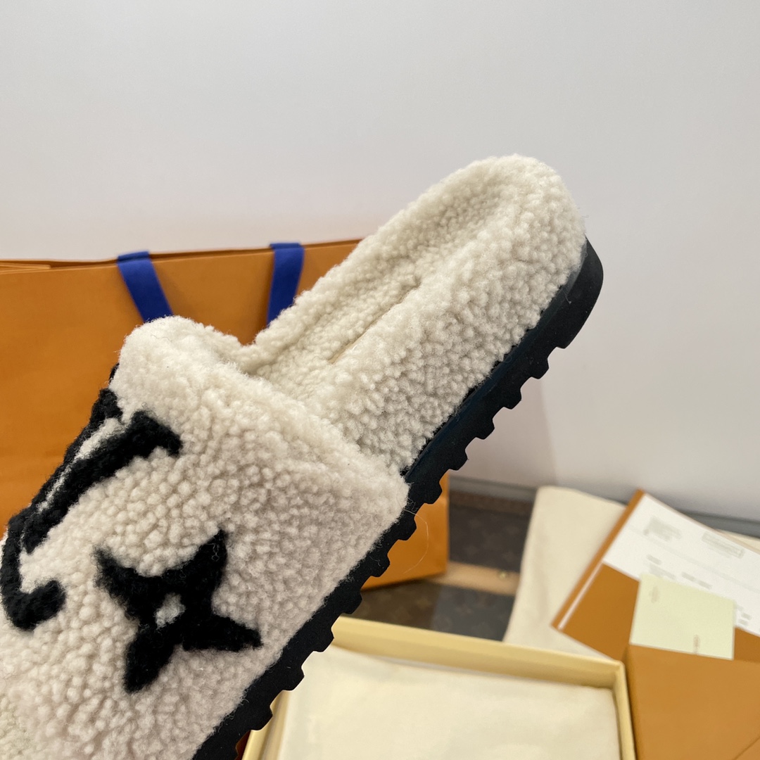 Bagsaaa L0vis Vvtt0n Paseo Shearling Slippers Beige