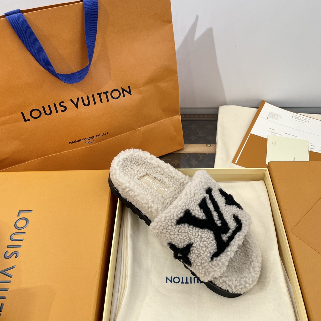 Bagsaaa L0vis Vvtt0n Paseo Shearling Slippers Beige