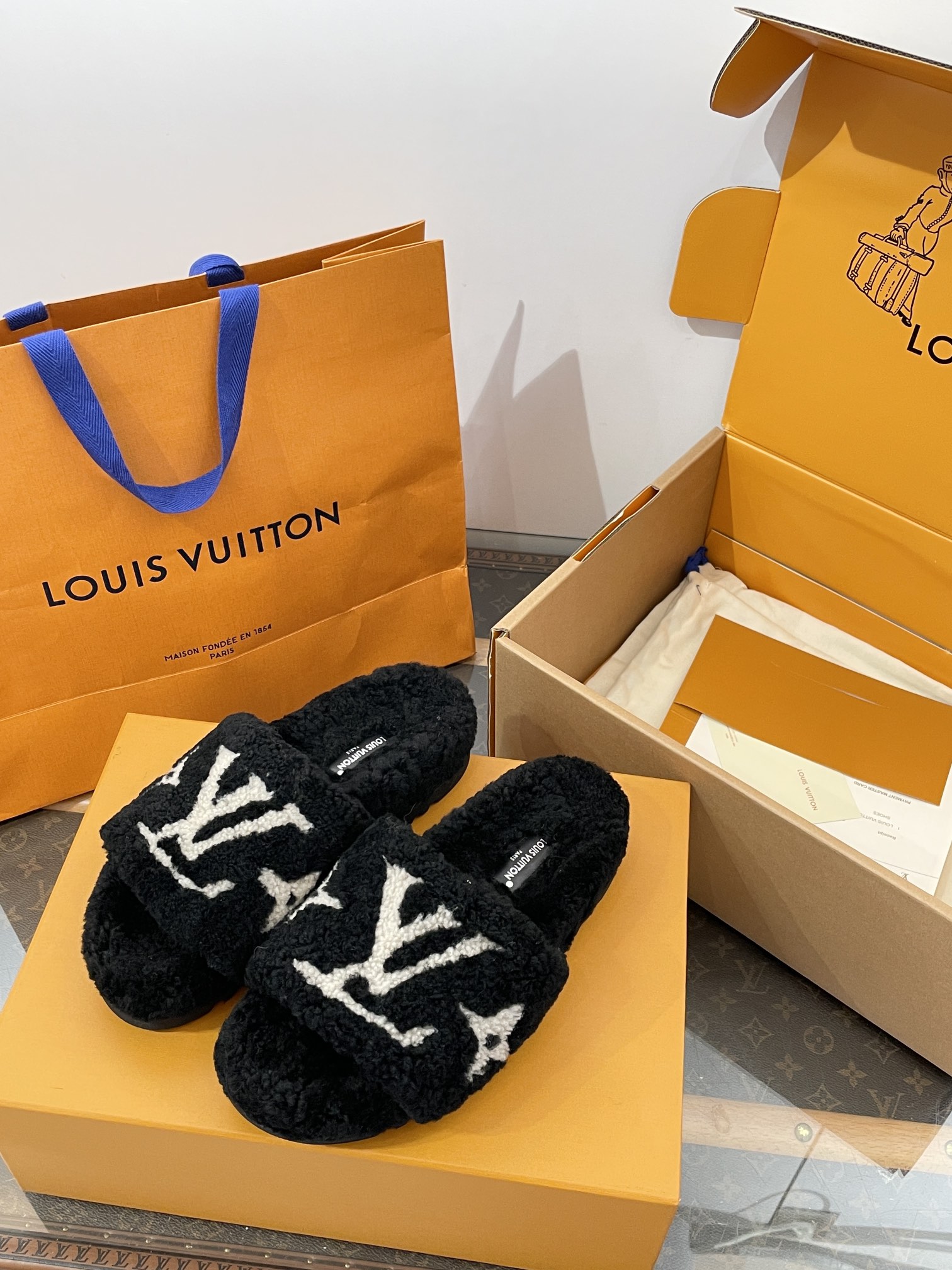Bagsaaa L0vis Vvtt0n Paseo Shearling Slippers Black