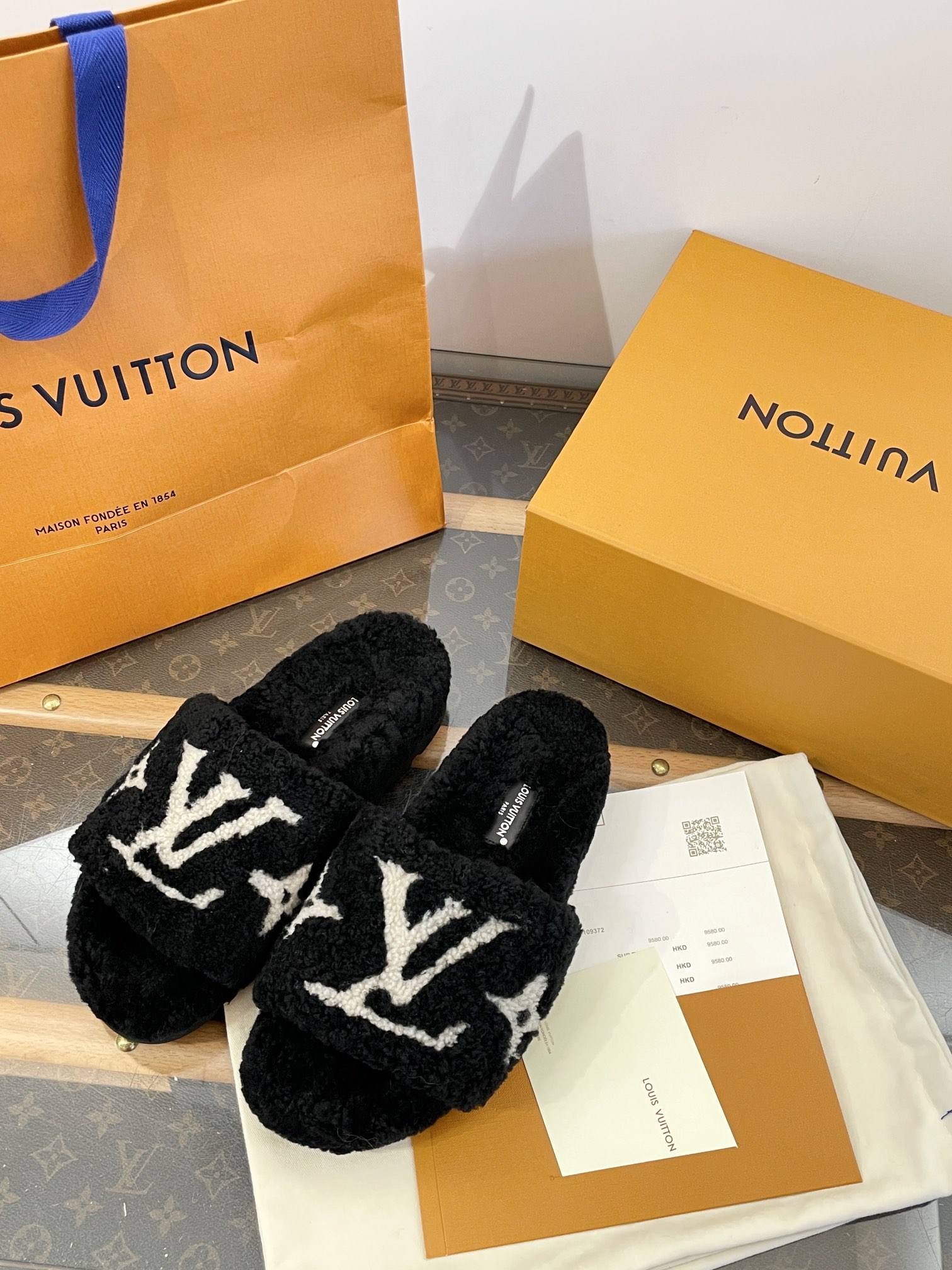 Bagsaaa L0vis Vvtt0n Paseo Shearling Slippers Black