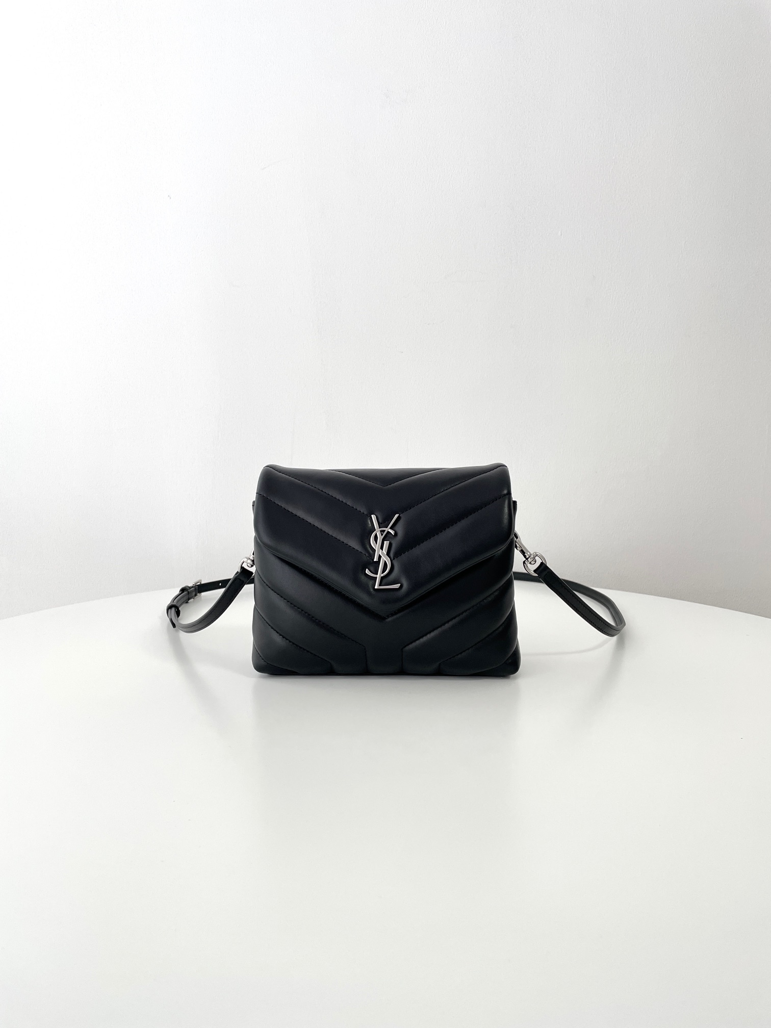 Bagsaaa Y51 Toy Loulou In Quilted Leather 678401 Black & Silver - 20 x 14 x 7.5 cm