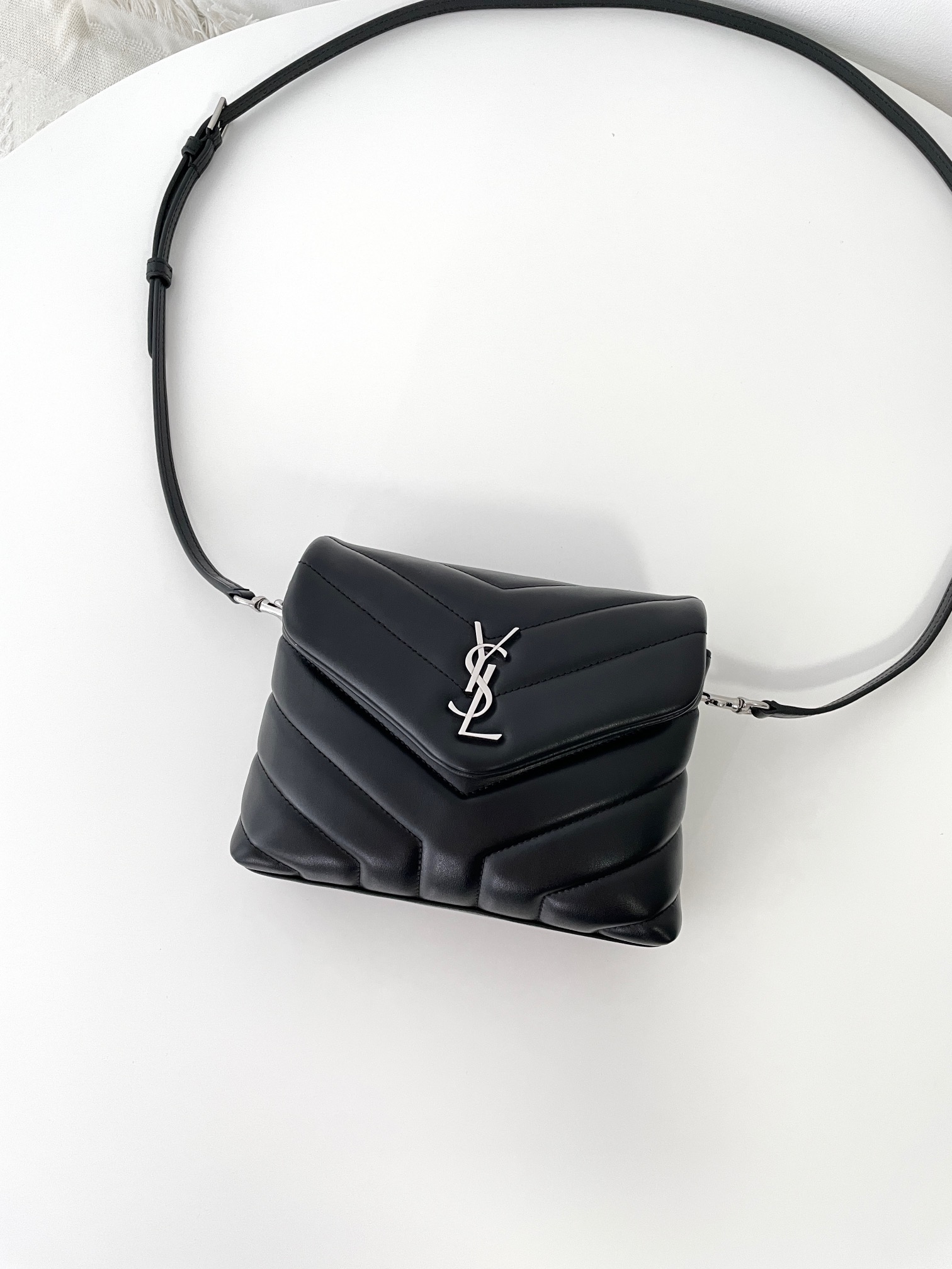 Bagsaaa Y51 Toy Loulou In Quilted Leather 678401 Black & Silver - 20 x 14 x 7.5 cm