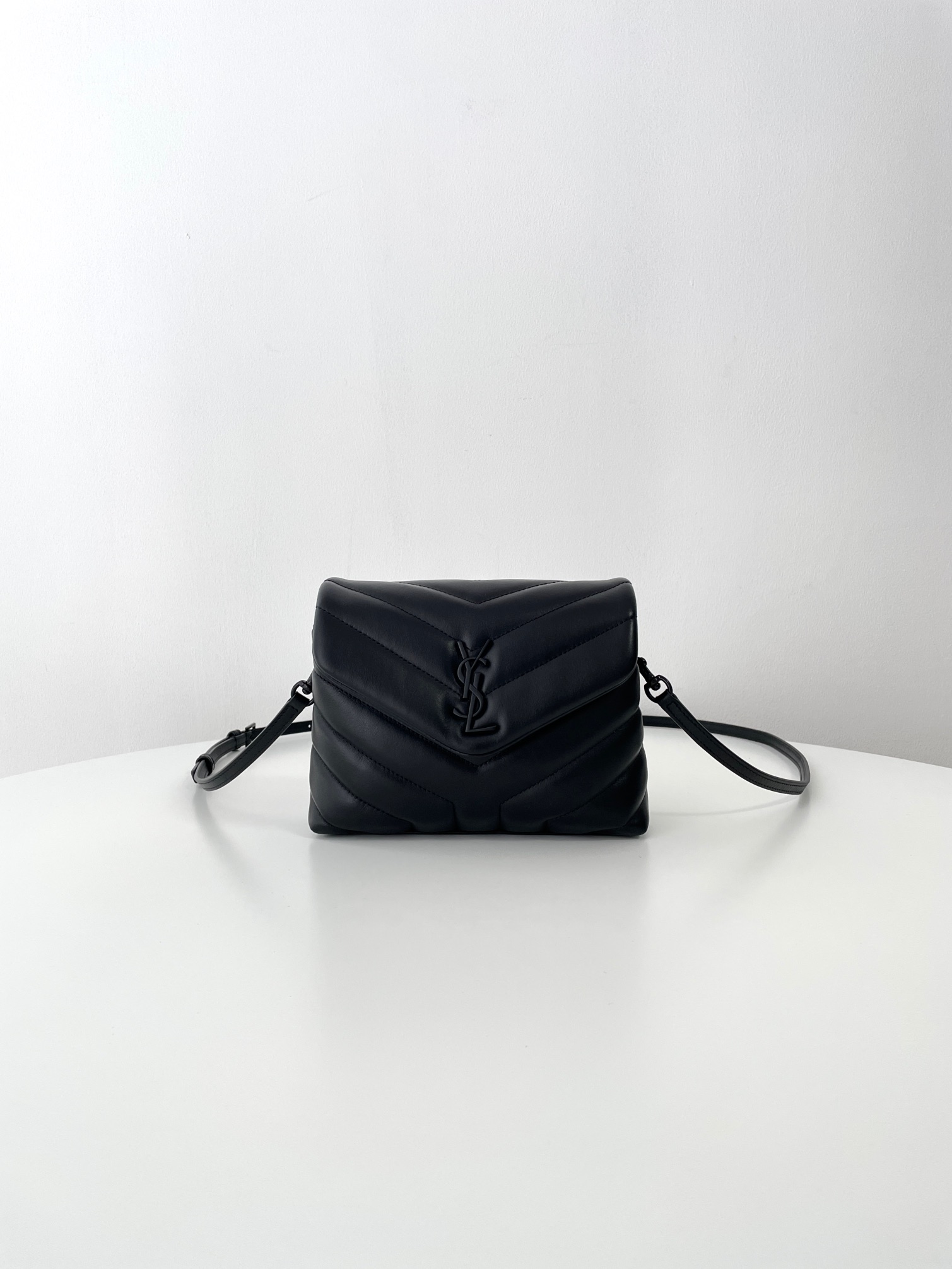 Bagsaaa Y51 Toy Loulou In Quilted Leather 678401 Black - 20 x 14 x 7.5 cm