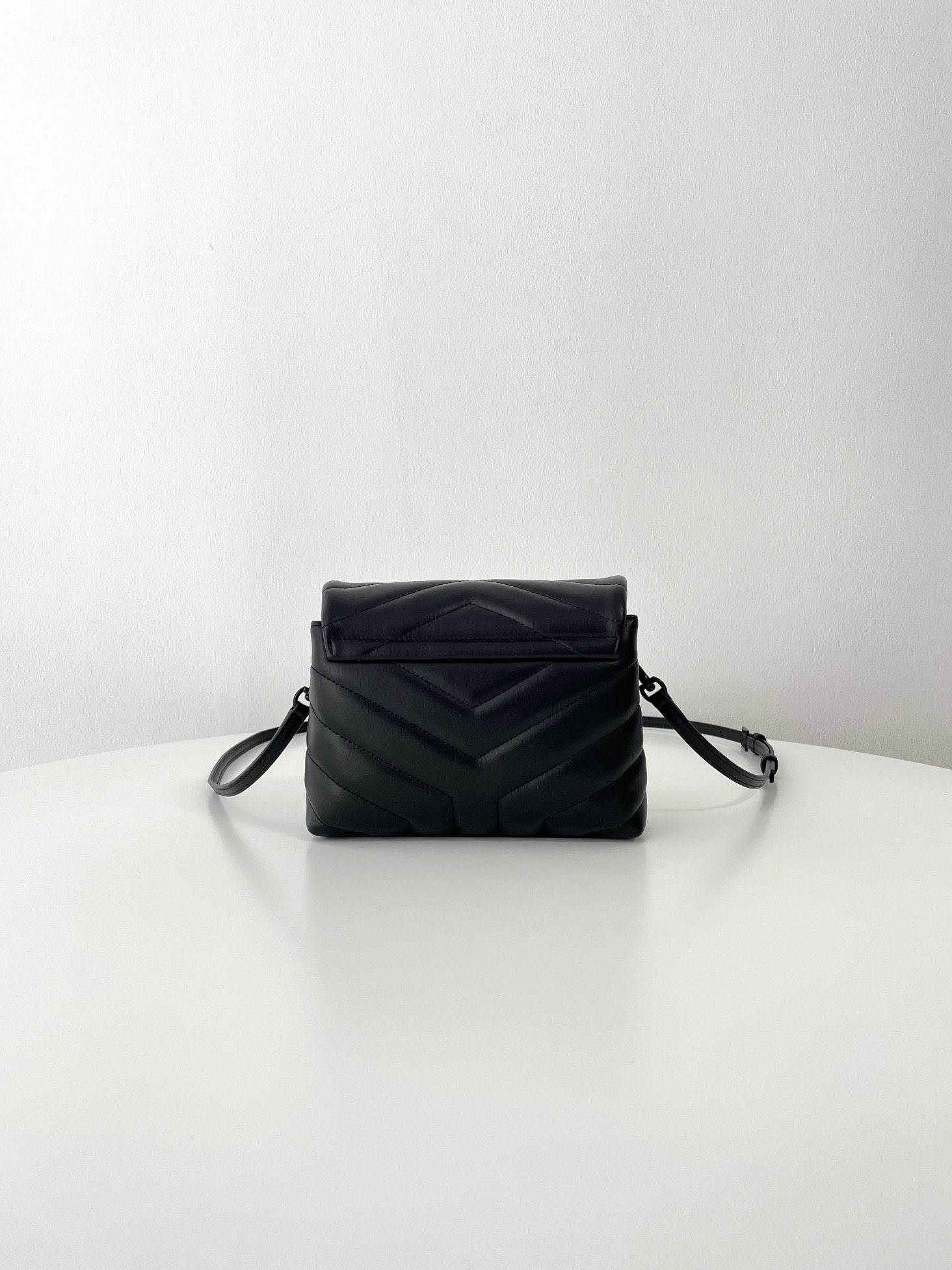 Bagsaaa Y51 Toy Loulou In Quilted Leather 678401 Black - 20 x 14 x 7.5 cm