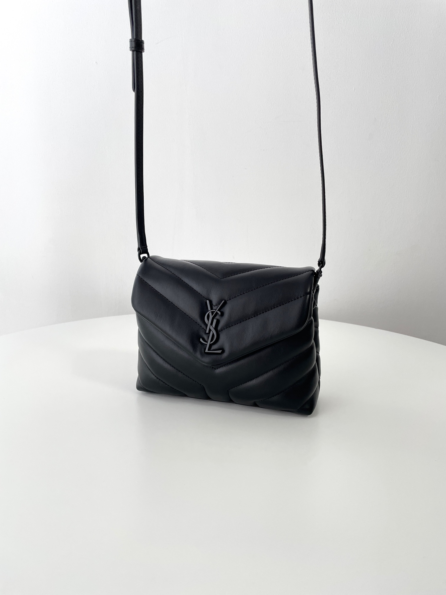Bagsaaa Y51 Toy Loulou In Quilted Leather 678401 Black - 20 x 14 x 7.5 cm