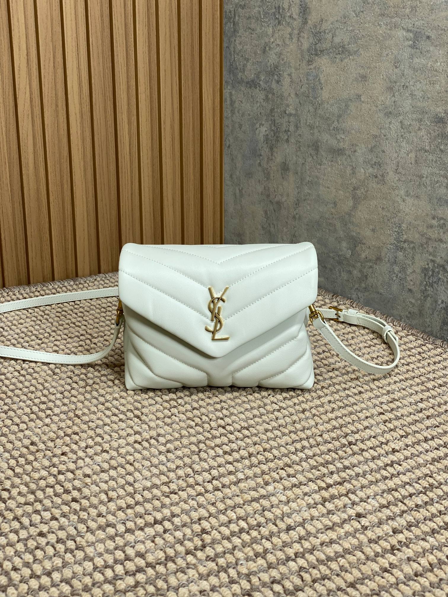 Bagsaaa Y51 Toy Loulou In Quilted Leather 678401 White - 20 x 14 x 7.5 cm