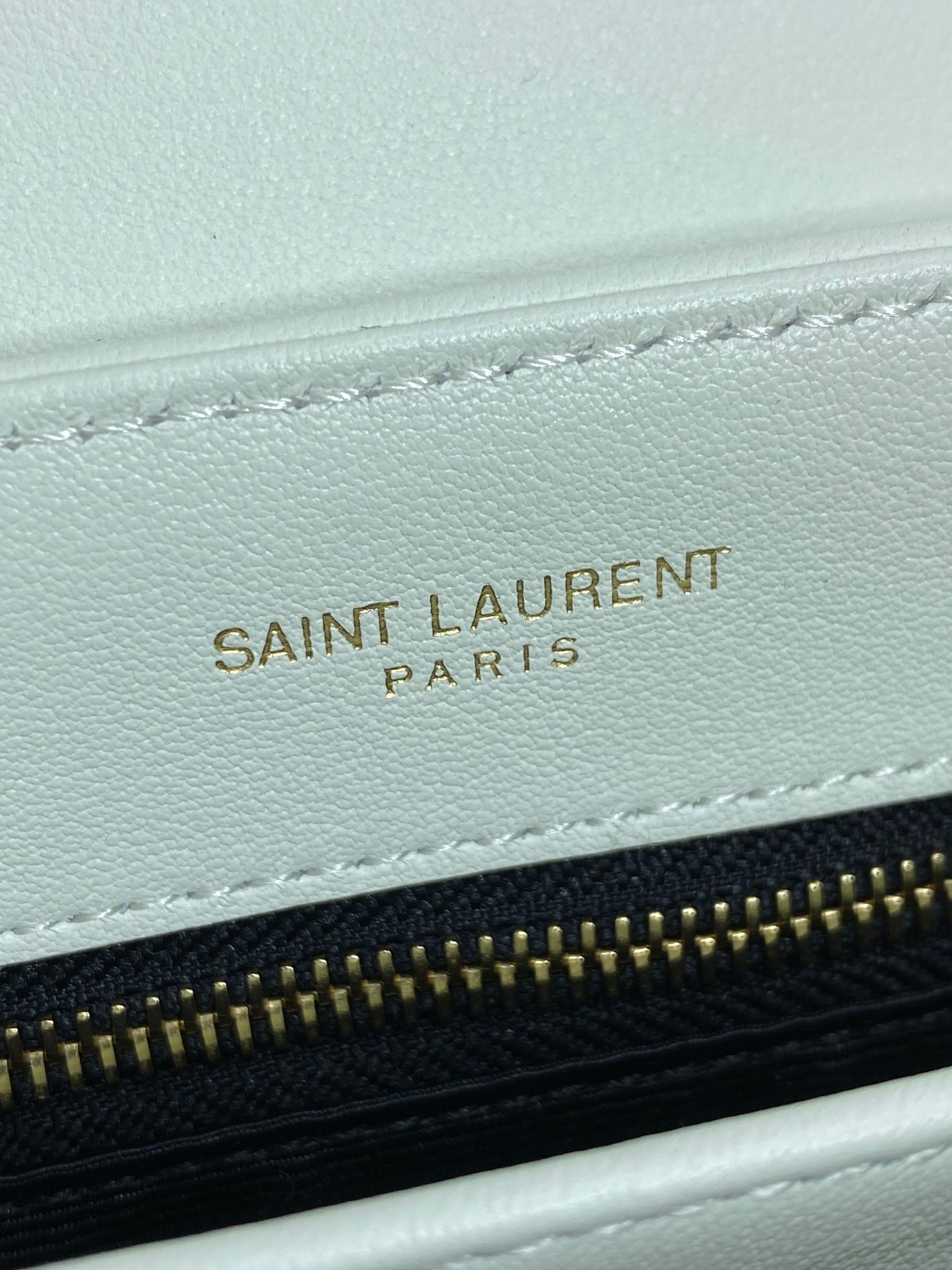 Bagsaaa Y51 Toy Loulou In Quilted Leather 678401 White - 20 x 14 x 7.5 cm