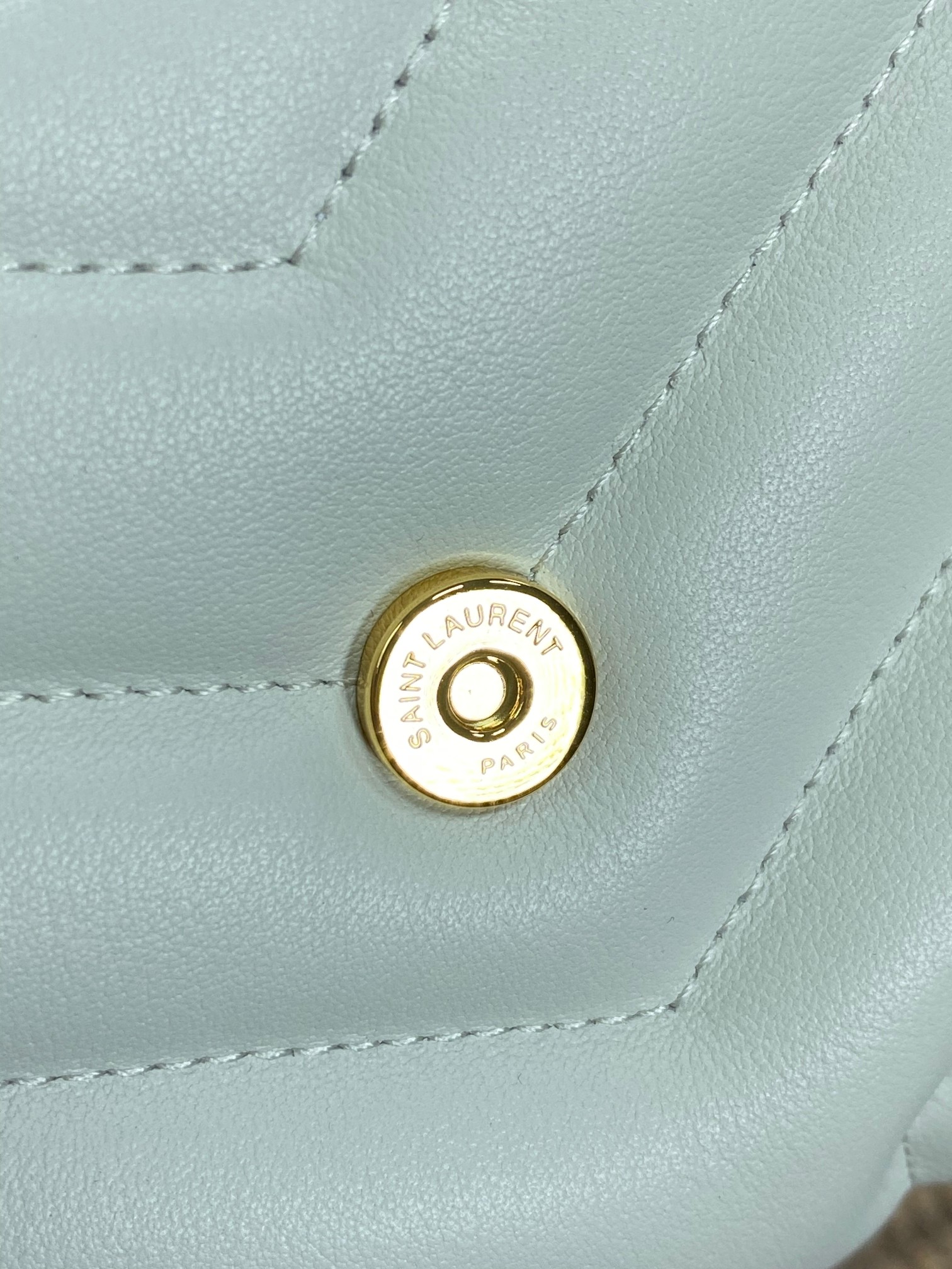 Bagsaaa Y51 Toy Loulou In Quilted Leather 678401 White - 20 x 14 x 7.5 cm