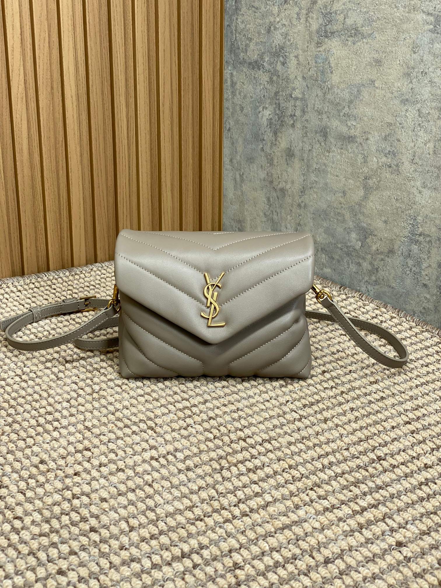 Bagsaaa Y51 Toy Loulou In Quilted Leather 678401 Beige - 20 x 14 x 7.5 cm