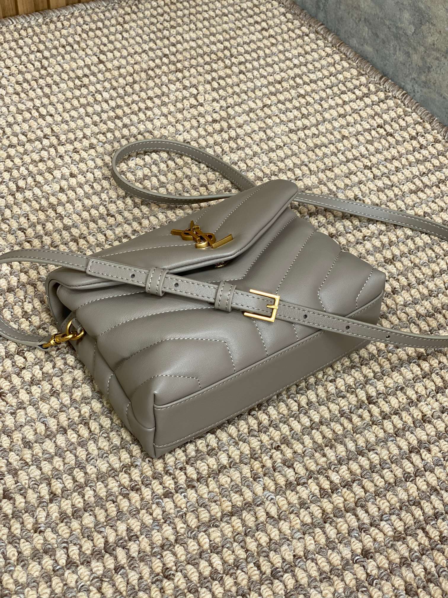 Bagsaaa Y51 Toy Loulou In Quilted Leather 678401 Beige - 20 x 14 x 7.5 cm