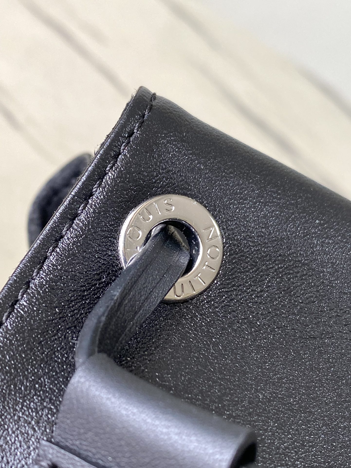 Bagsaaa L0vis Vvtt0n M12587 Montsouris PM Black - 28 x 30 x 18 cm