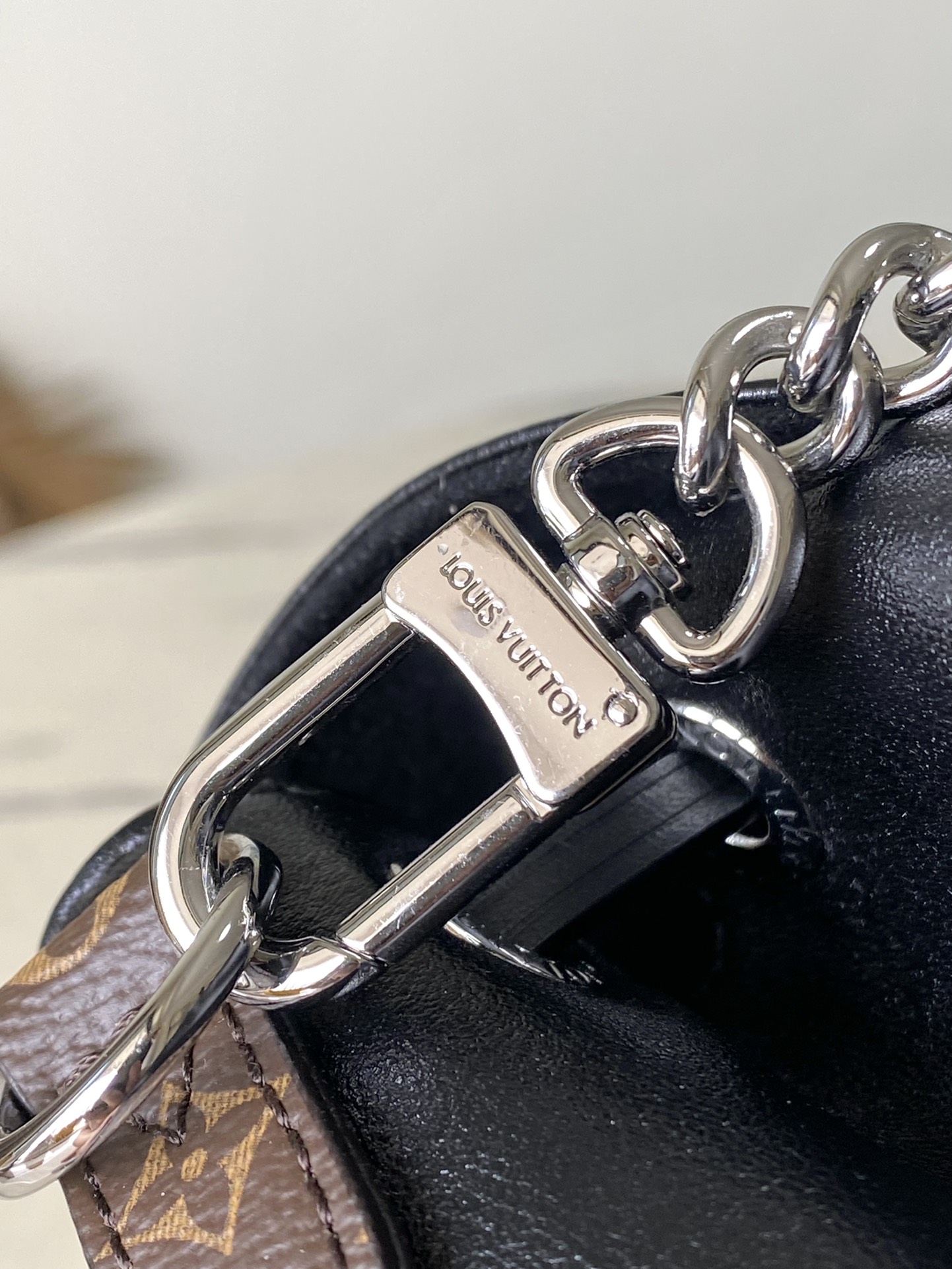 Bagsaaa L0vis Vvtt0n M12587 Montsouris PM Black - 28 x 30 x 18 cm