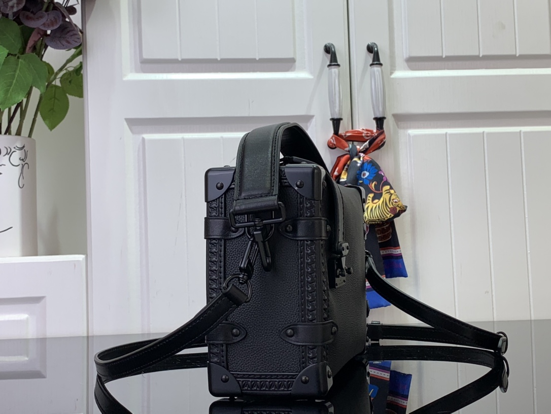 Bagsaaa L0vis Vvtt0n M24309 Side Trunk MM All Black - 21 x 14 x 6 cm