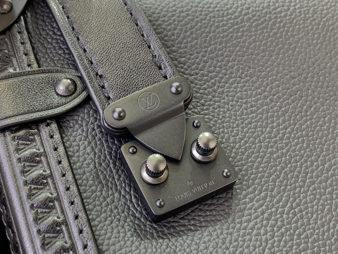 Bagsaaa L0vis Vvtt0n M24309 Side Trunk MM All Black - 21 x 14 x 6 cm