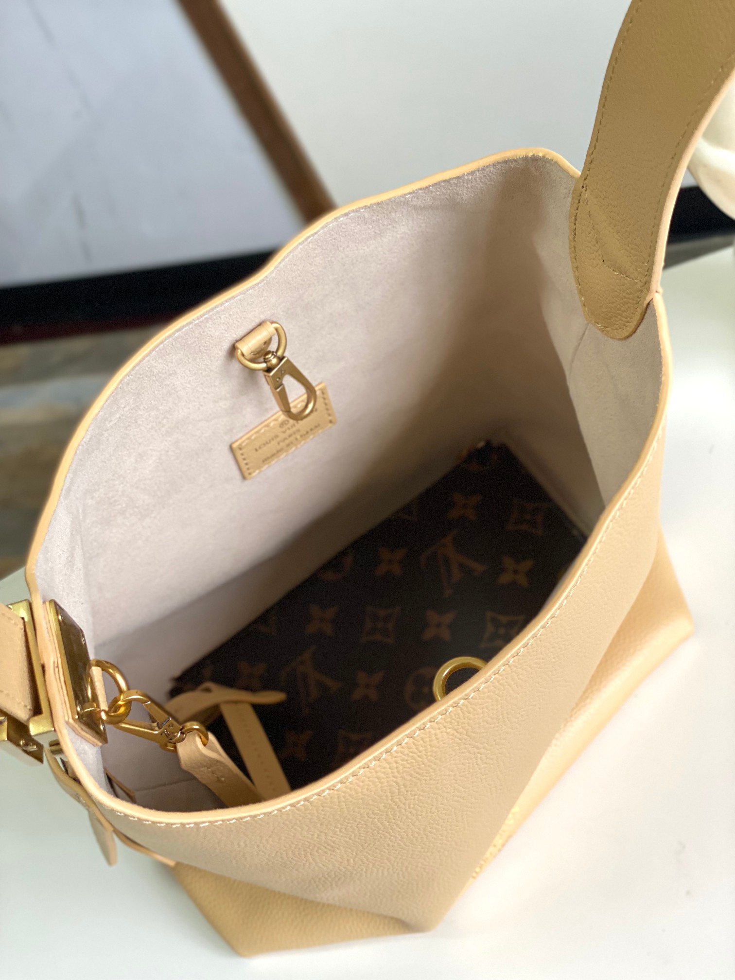 Bagsaaa L0vis Vvtt0n M25353 Low Key Hobo PM Yellow - 24 x 28 x 16 cm